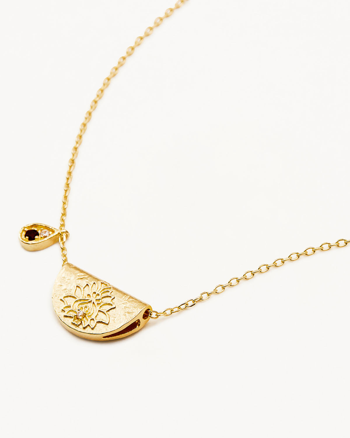 18K Gold Vermeil Lotus Birthstone Necklace - January Garnet Pendant for Women | Elegant Jewelry Gift for Birthday, Anniversary & Special Occasions | Perfect for Everyday Wear & Formal Events