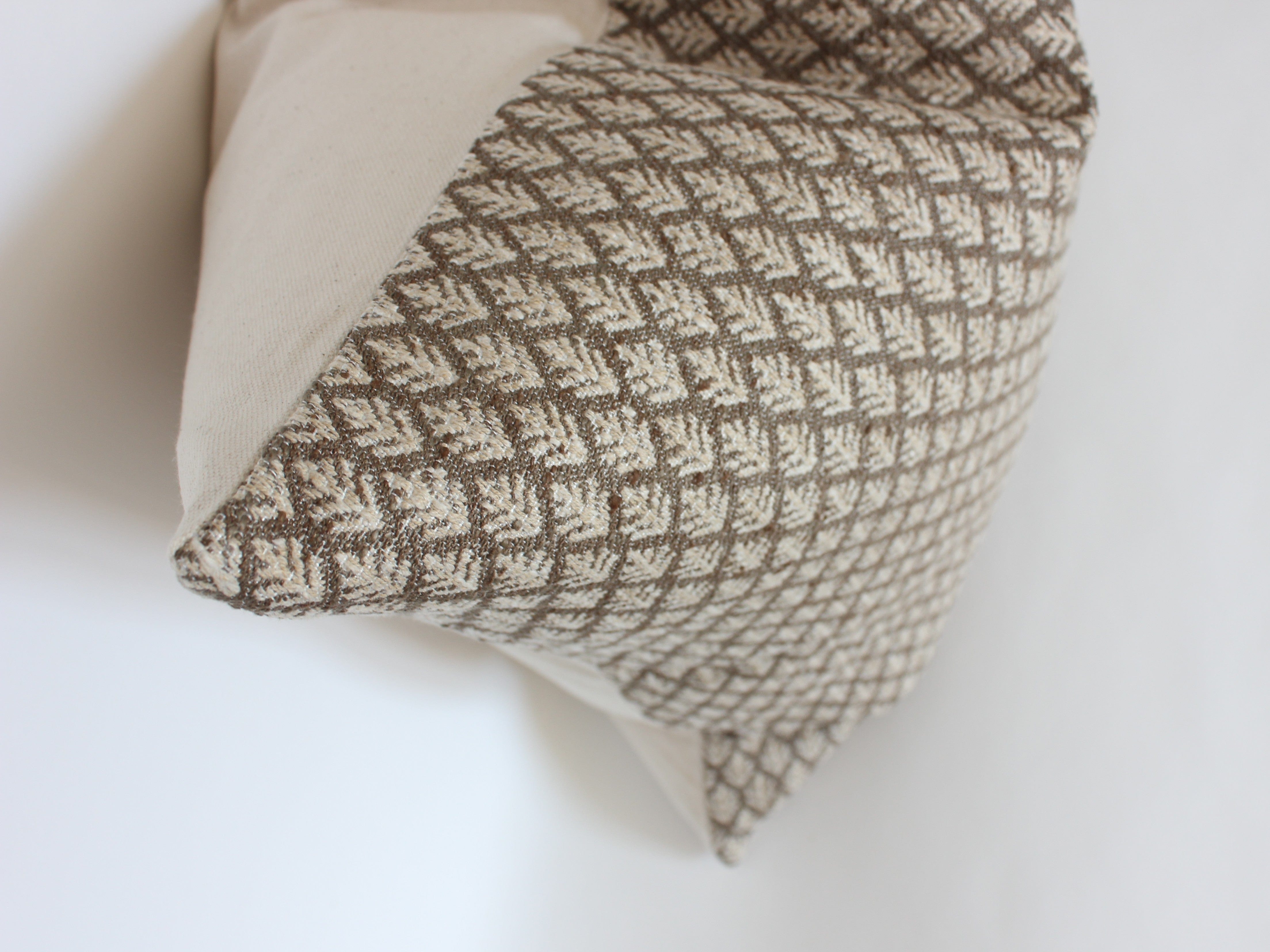 Decorative Fern Print Pillow Cover - Soft & Stylish Home Decor for Living Room, Bedroom, or Outdoor Use