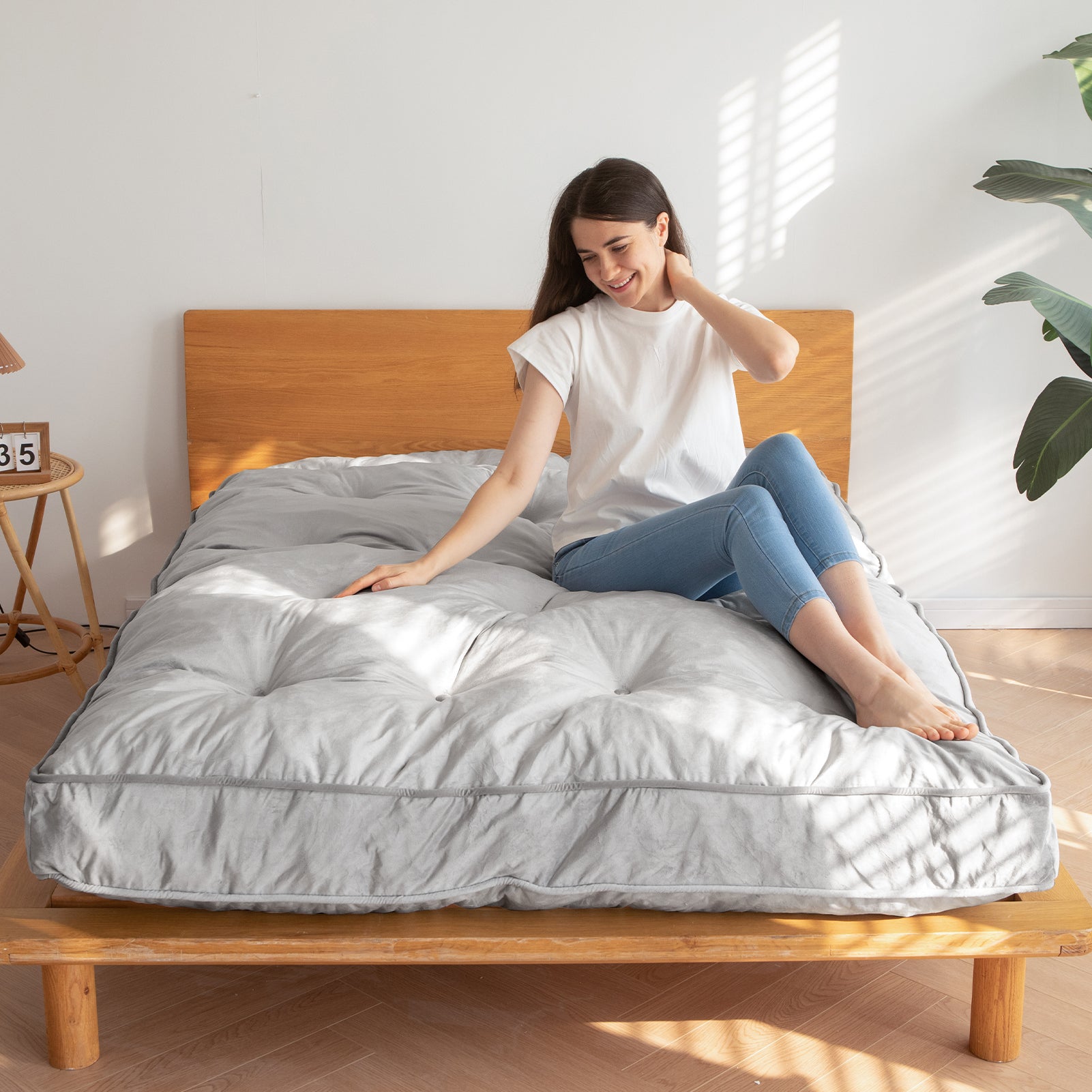MAXYOYO 6-Inch Thick Velvet Futon Mattress for Sofa Bed - Soft & Comfortable Couch Bed Replacement (Grey) - Perfect for Small Spaces, Guest Rooms & Apartments