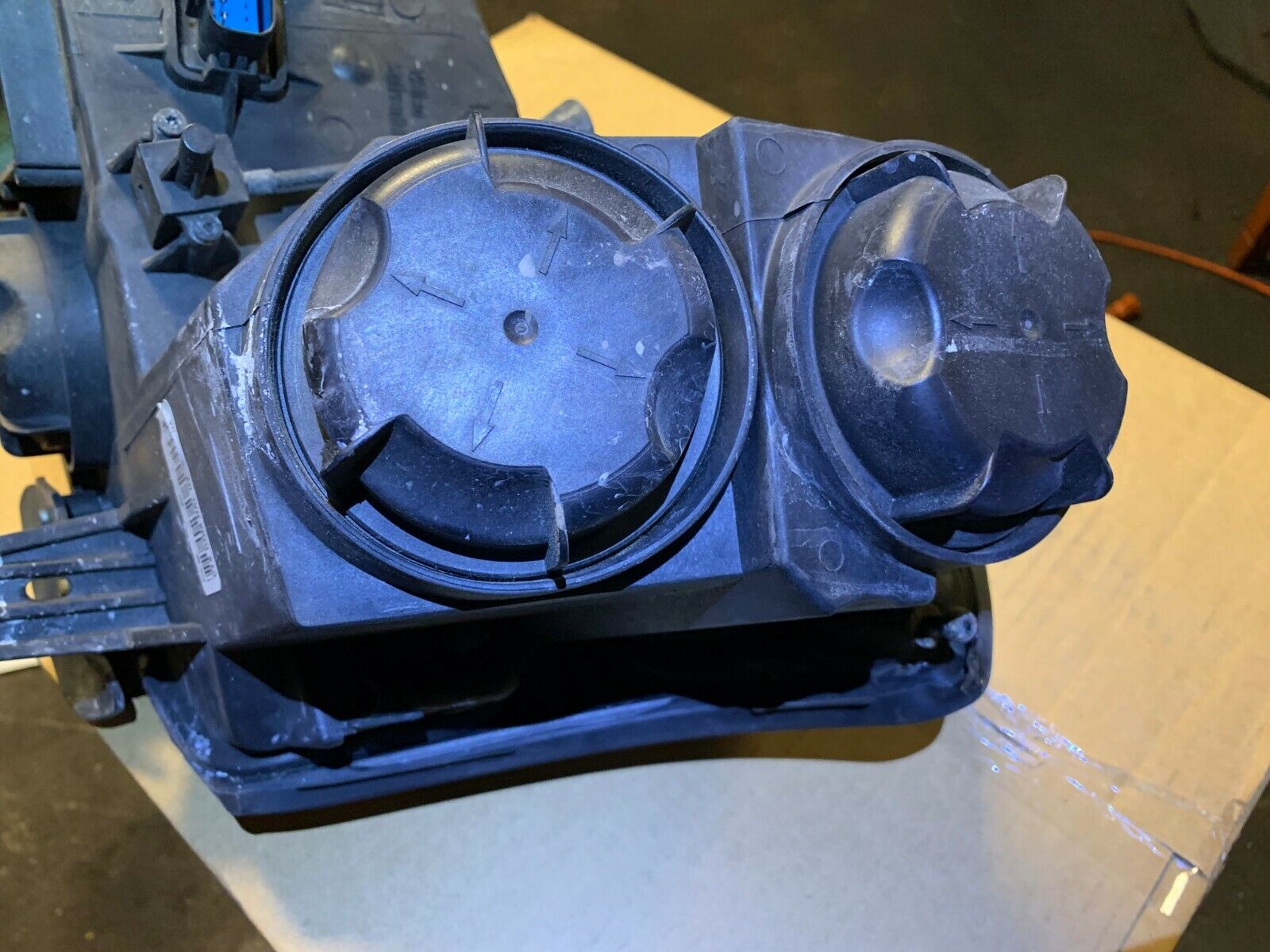 2005-2007 Cadillac CTS Right Passenger Side Headlight Assembly - OEM Replacement Part for Improved Night Driving Safety