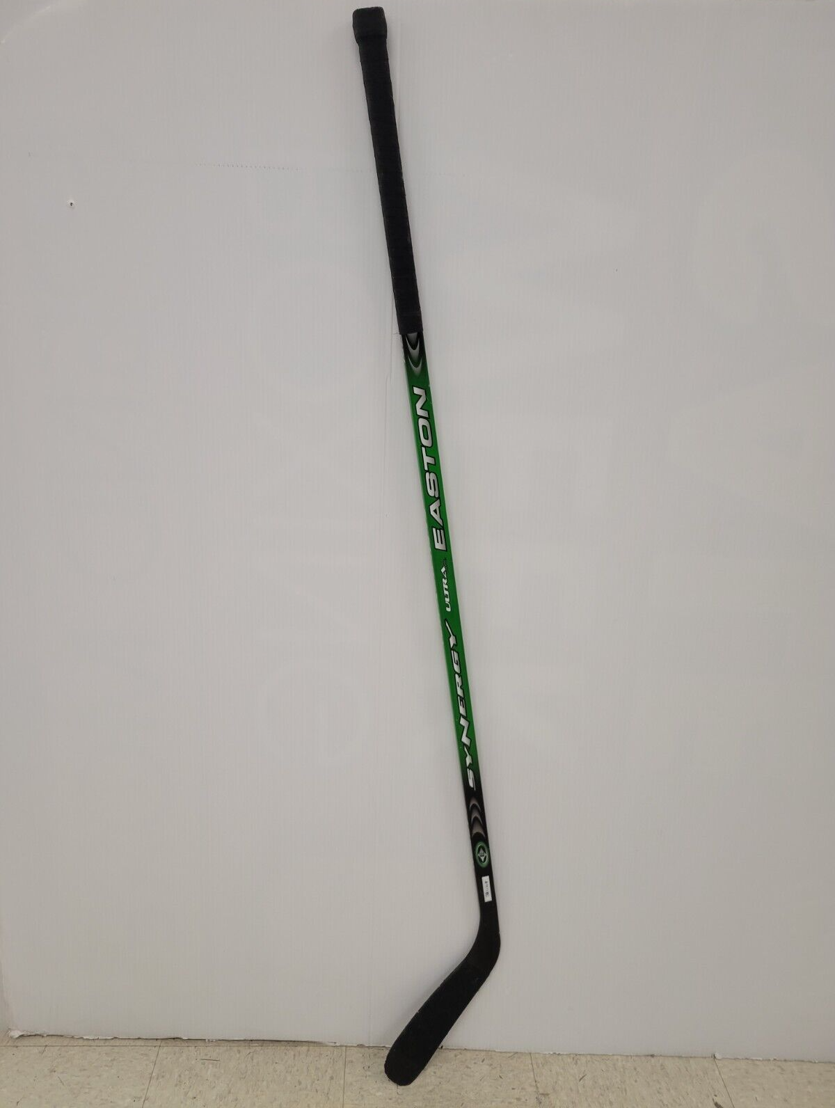Easton Ultra Jr Hockey Stick - Right Handed Youth Ice Hockey Stick for Kids - Perfect for Practice, Games & Training Sessions