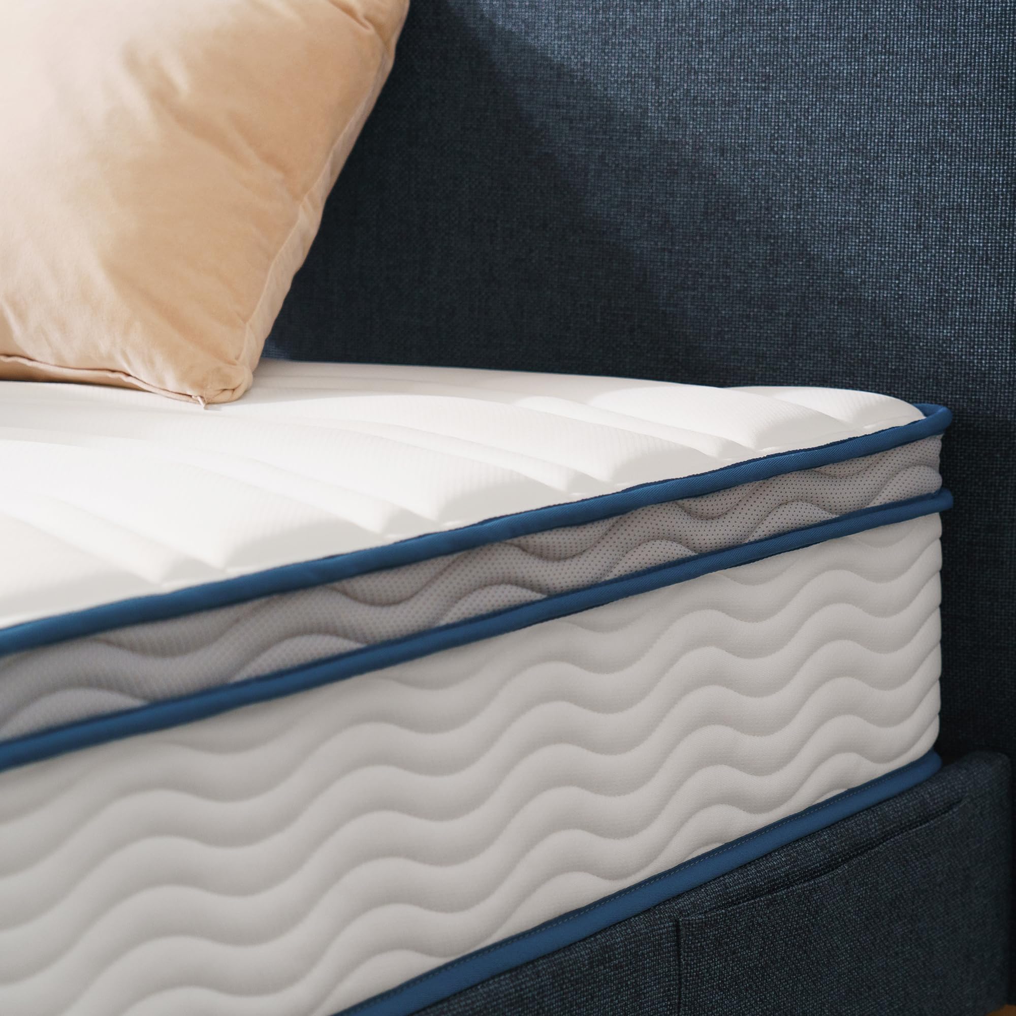 ZINUS 8 Inch Spring Sensation Hybrid Mattress - Queen Size, Fiberglass Free, Medium Firm Support, CertiPUR-US Certified Foam & Fabric, Mattress in a Box - Perfect for Bedrooms, Guest Rooms & Small Spaces