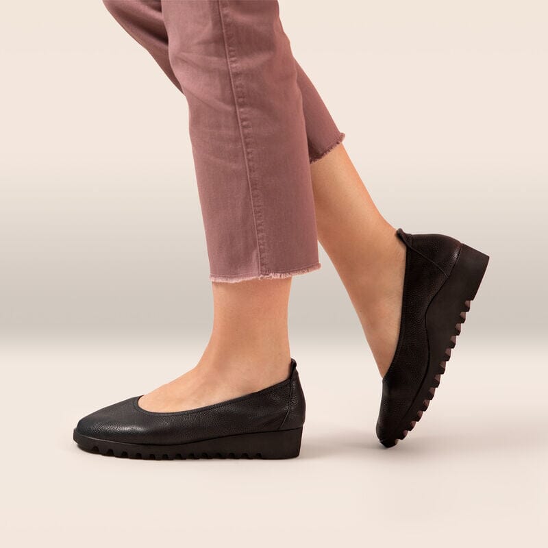 AETREX BRIANNA Women's Comfortable Ballet Flats - Lightweight & Supportive Shoes for Walking, Work, and Casual Wear