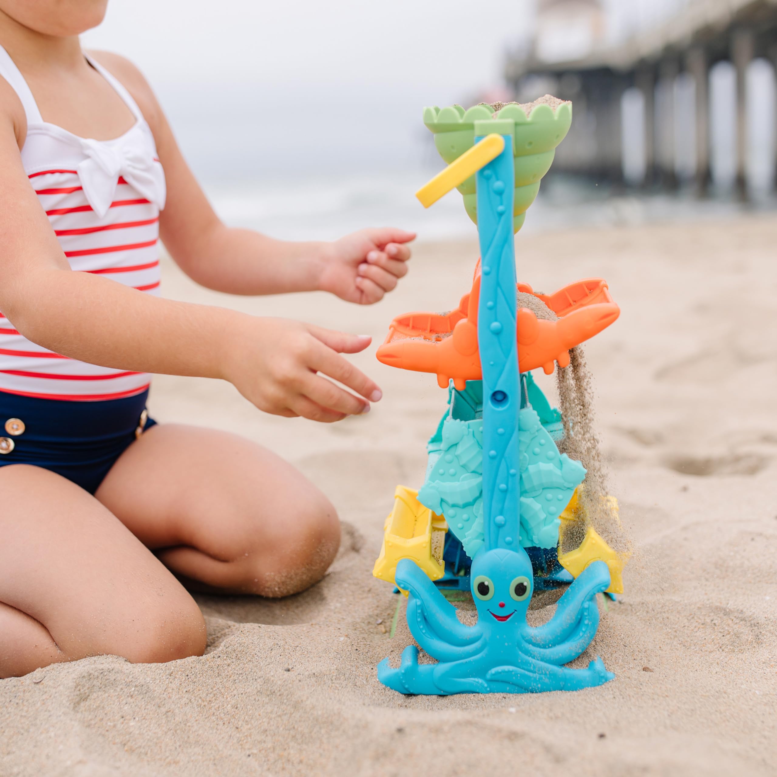 Melissa & Doug Seaside Sidekicks Sand and Water Sifting Funnel - Kids Beach Toy for Sandcastle Building & Water Play - Perfect for Outdoor Beach Activities & Sensory Play
