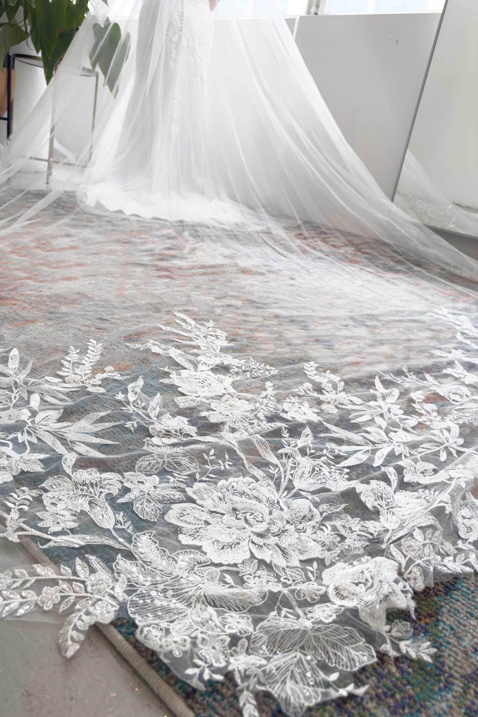 Elegant One-Tier Lace Edge Tulle Cathedral Wedding Veil with Appliques & Beading - CV0326 | Perfect for Bridal Ceremonies, Photos Shoots & Formal Occasions