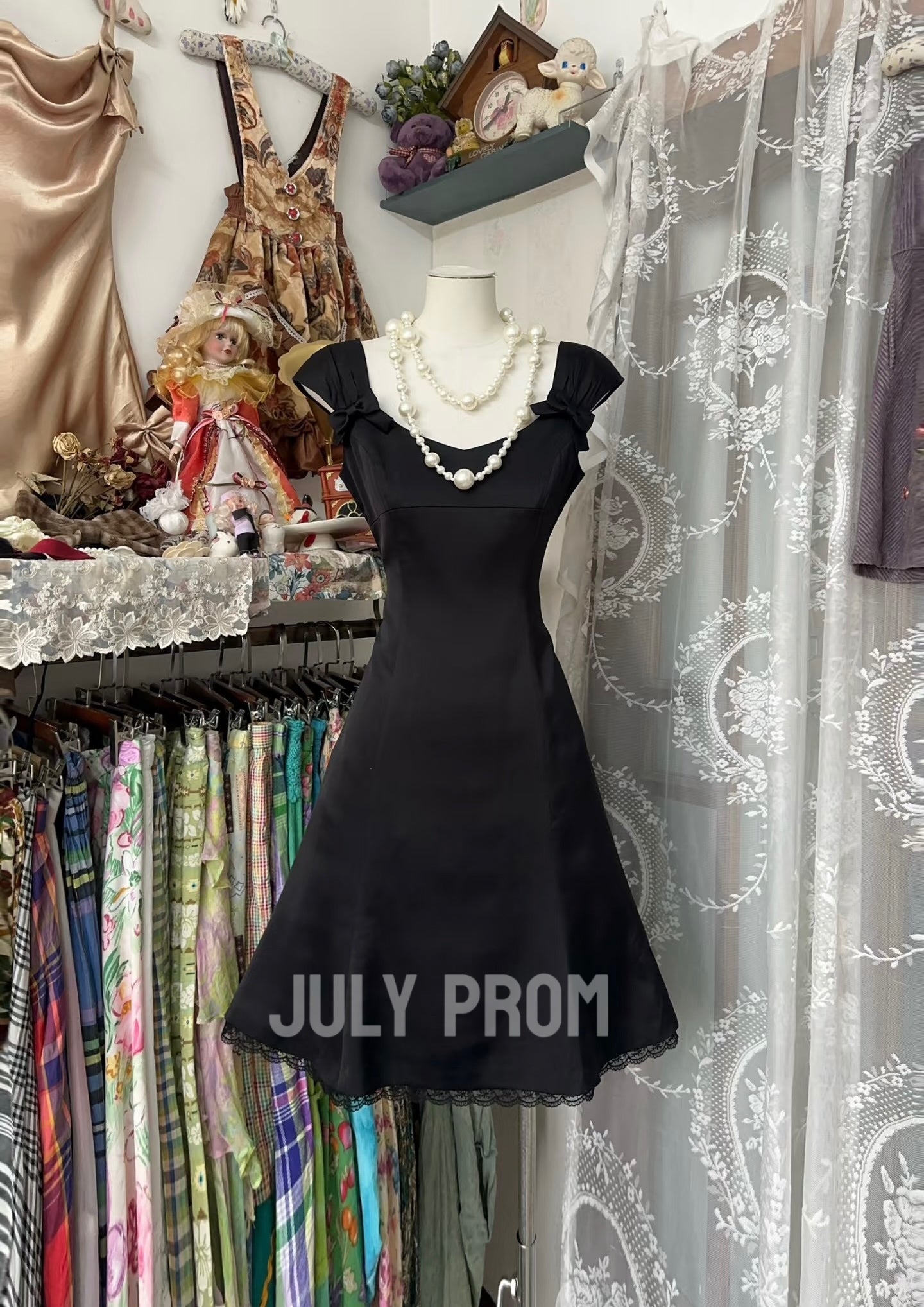 Elegant Black A-Line Formal Party Dress - Vintage Short Prom Dress J4778 | Perfect for Homecoming, Cocktail Parties & Evening Events