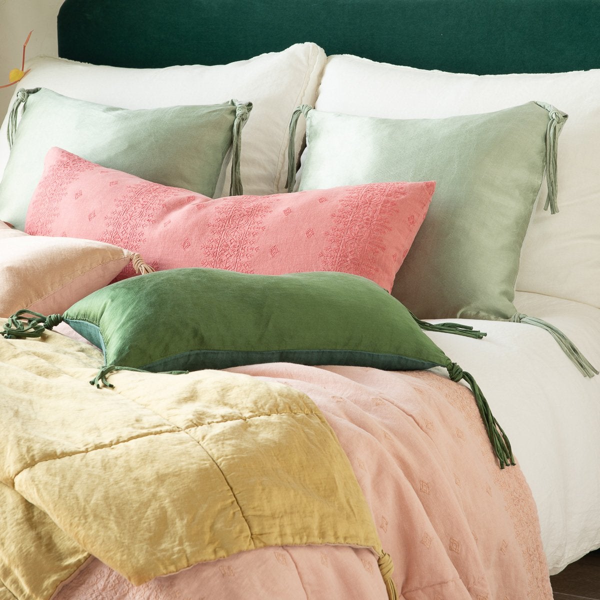 Cozy Ines Blanket - Ultra Soft & Warm Fleece Throw for Bed, Couch, and Travel - Perfect for Home, Office, and Gifts