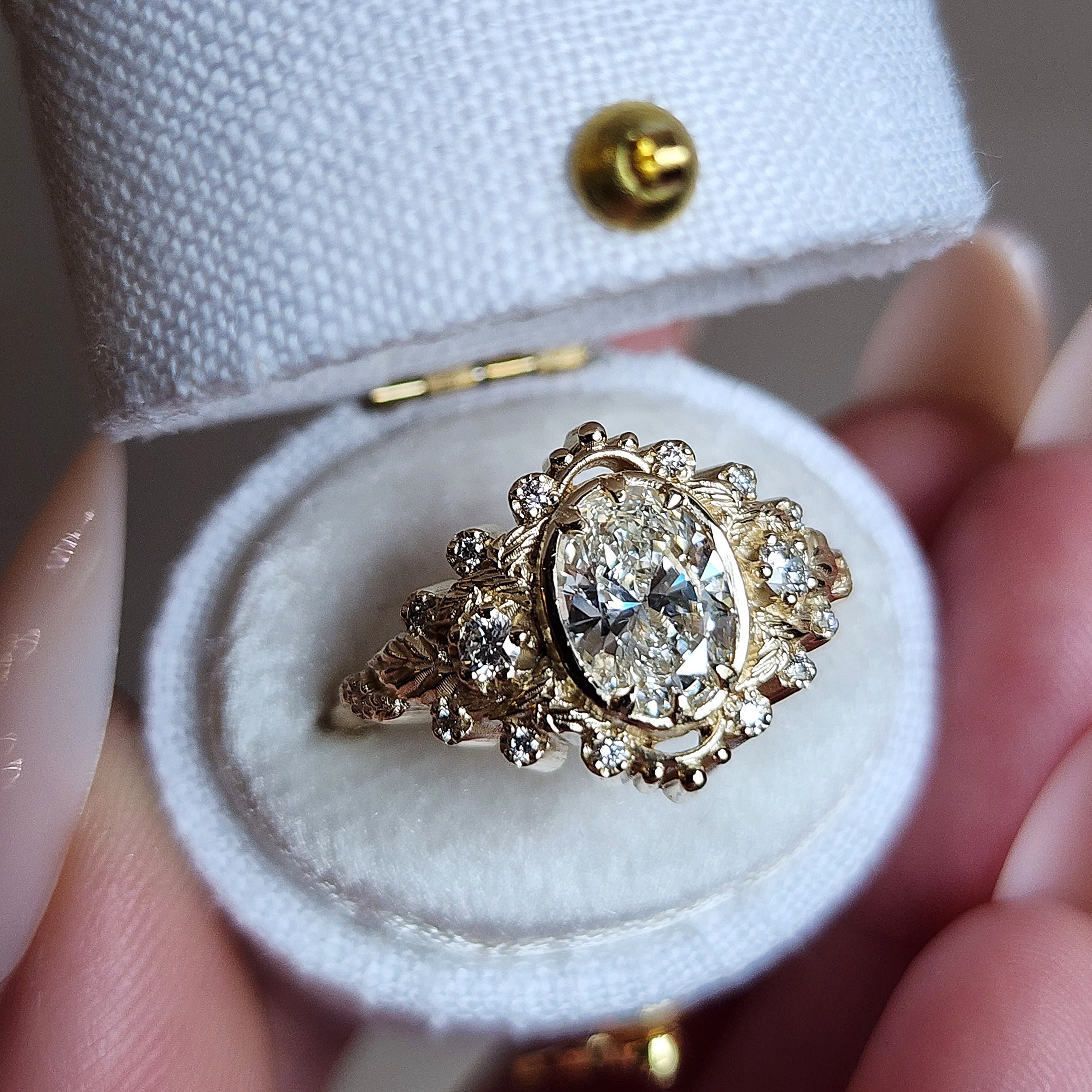 14k Gold Oval Moissanite Engagement Ring with Natural Diamond Side Stones & Leaf Diamond Wedding Band Set - Perfect for Proposals, Anniversaries, and Bridal Jewelry