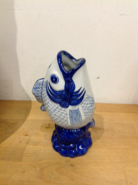 8-Piece Blue and White Ceramic Fish Set - Handmade Decorative Tableware for Sushi, Seafood & Asian Dining - Perfect for Home, Restaurant, and Party Decor