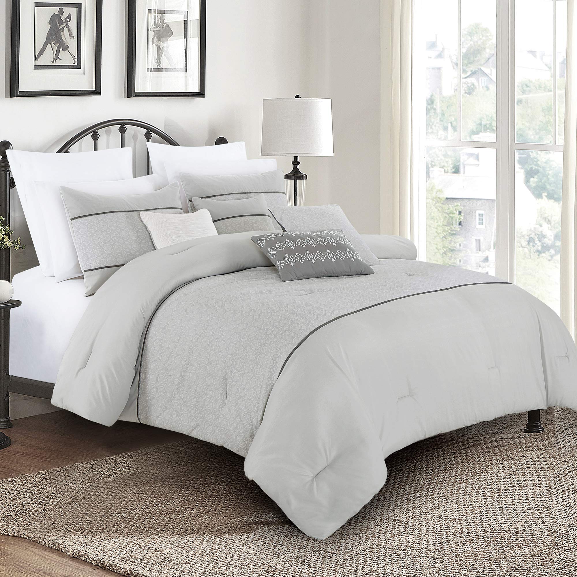 Luxury 7-Piece Full/Queen Comforter Set with Shams & Cushions - Modern Geometric Pattern in Light Grey & White - Bed in a Bag for Elegant Bedroom Decor - Perfect for Master Bedroom, Guest Room, or Dormitory