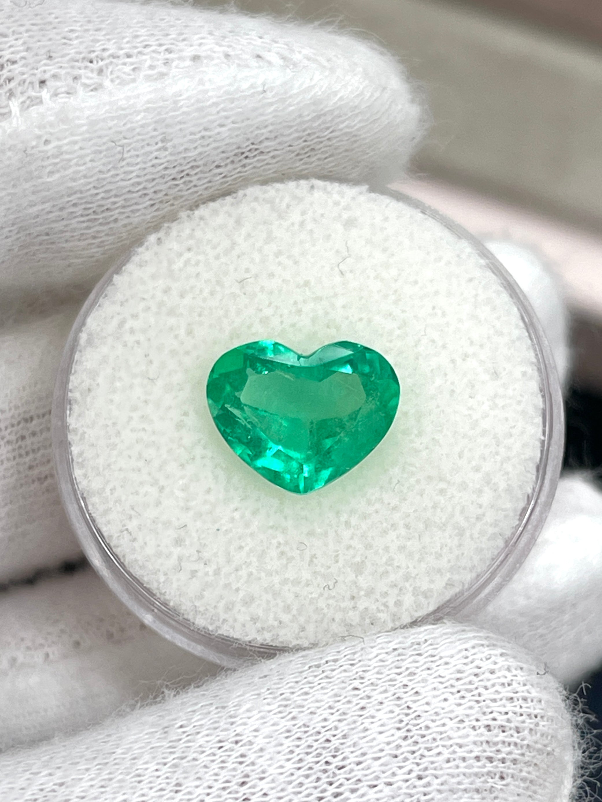 2.76 Carat 9x11mm Bright Medium Green Natural Loose Colombian Emerald Heart Cut Gemstone for Jewelry Making, Engagement Rings & Luxury Gifts