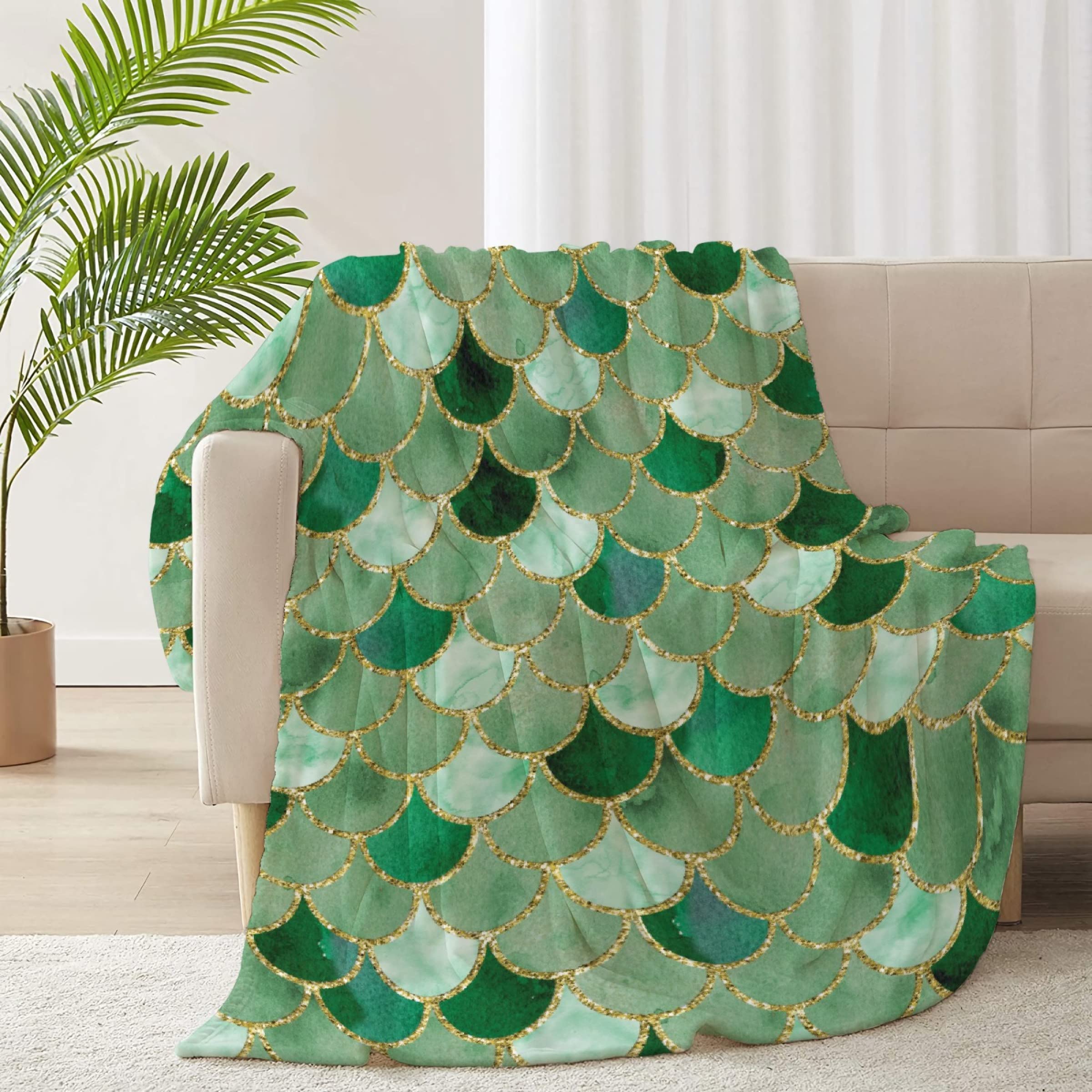 ARNOVIC Mermaid Scale Print Flannel Throw Blanket - Soft & Warm King Size 90x120 Inch - Mermaid Themed Bedroom Decor for Girls, Cozy Goth Home Accessory - Perfect for Living Room, Dorm, or Gift