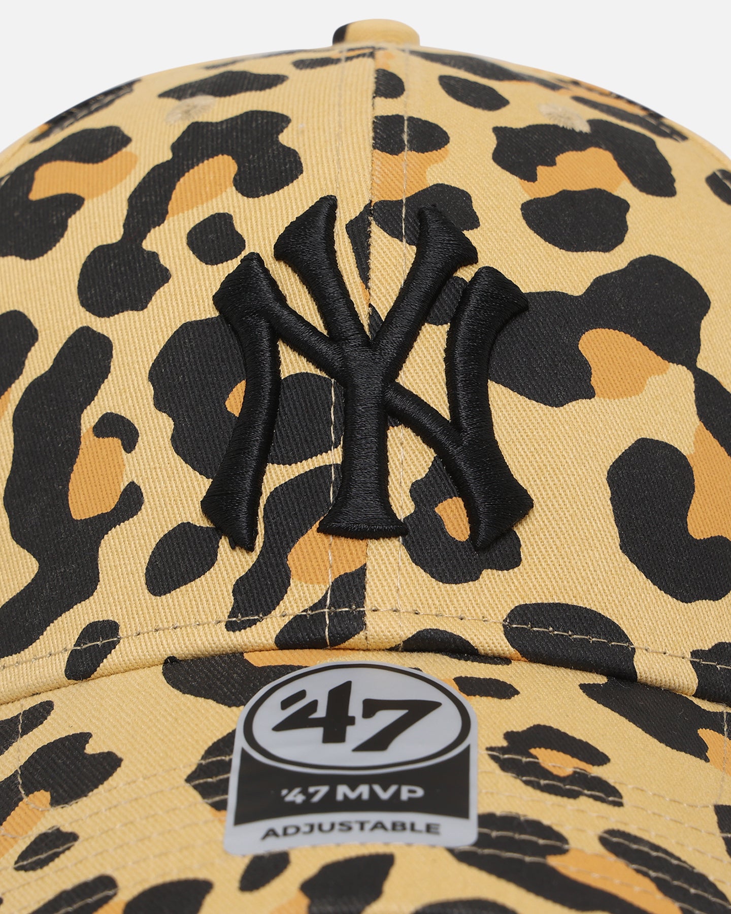 New York Yankees 'Bagheera' 47 Clean Up Strapback Cap - Light Gold Adjustable Snapback Hat for Men & Women - Perfect for Baseball Games, Streetwear Fashion & Casual Outfits