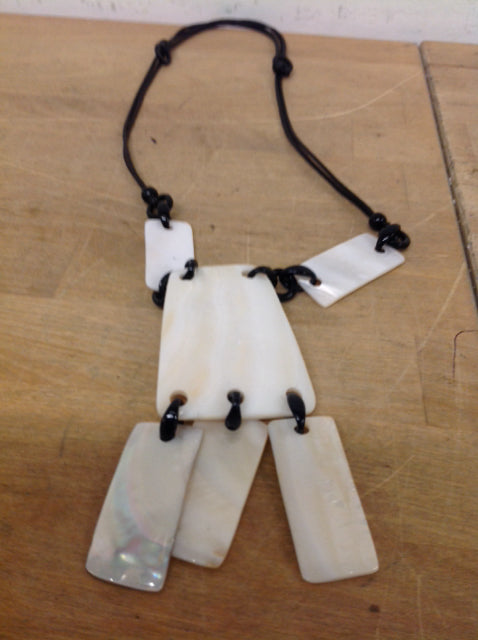 Elegant Black Mother of Pearl Medallion Necklace for Women - Perfect for Evening Wear, Parties & Special Occasions
