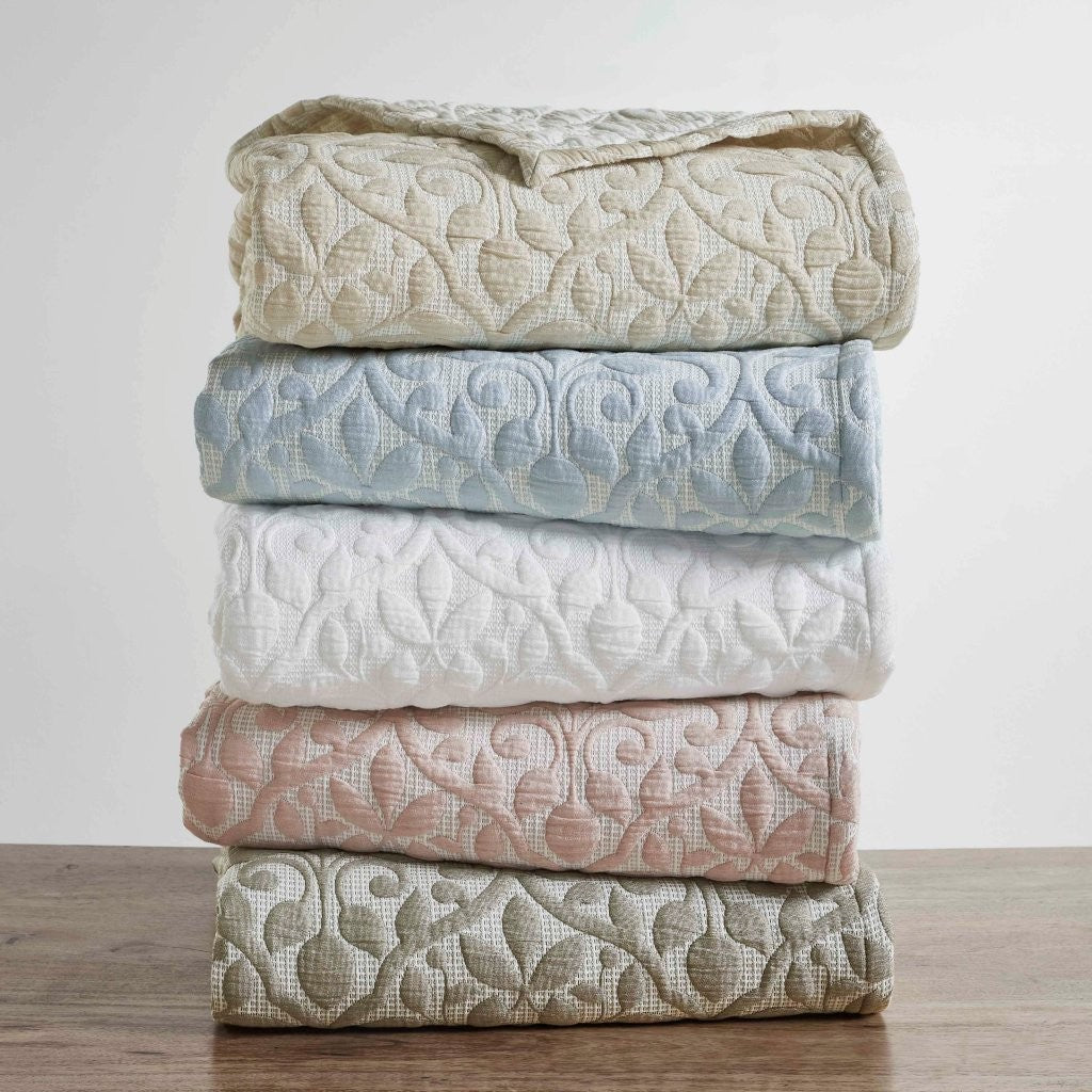 Premium Vineyard Cotton Blend Medium Weight Matelasse Woven Coverlet - Soft Bedspread for All Seasons | Perfect for Guest Rooms, Master Bedrooms & Cozy Home Decor