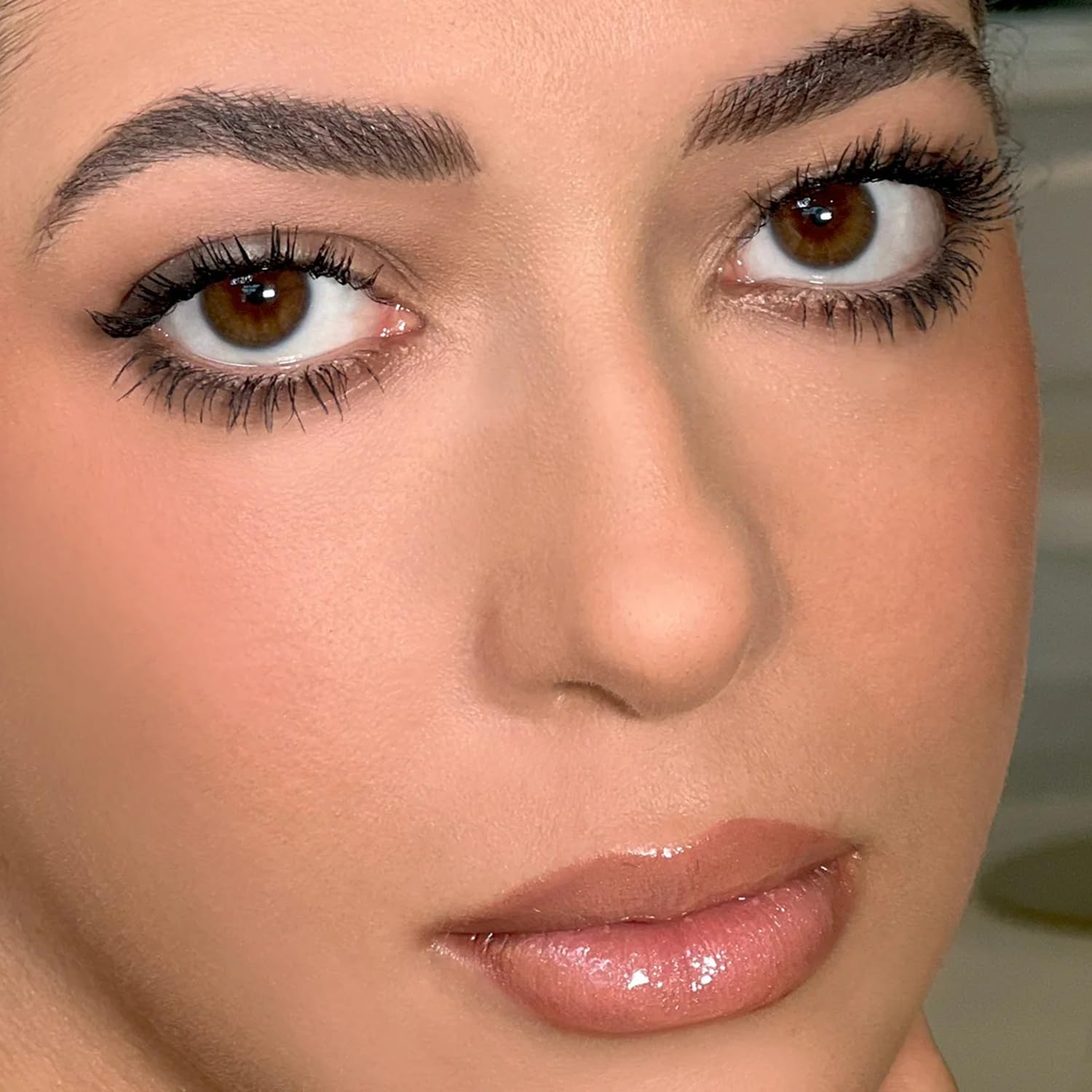 Kevyn Aucoin The Volume Mascara - Black | Precision Brush, Tubing Technology for Long-Lasting Wear | Clump-Free, Flake-Free Formula | Thickens, Separates & Lengthens Lashes | Waterproof & Easy Removal | Perfect for Daily Wear, Special Occasions & Professional Makeup Artists
