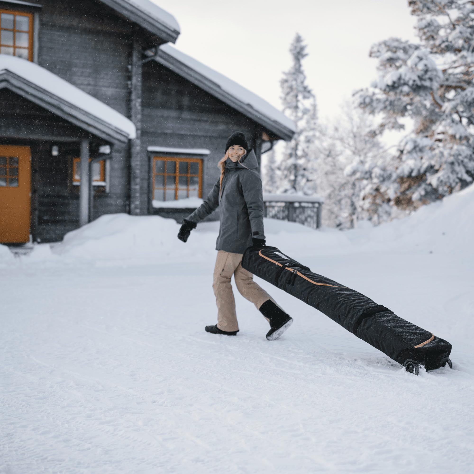 Thule Roundtrip Ski Roller Bag - Durable Travel Case for Skis & Snowboards - Perfect for Airplane Travel & Winter Sports Gear Storage