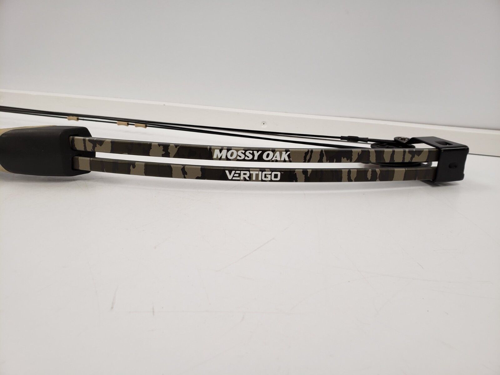 Mossy Oak Vertigo Compound Bow for Hunting & Target Practice - High Performance Archery Equipment for Outdoor Adventures