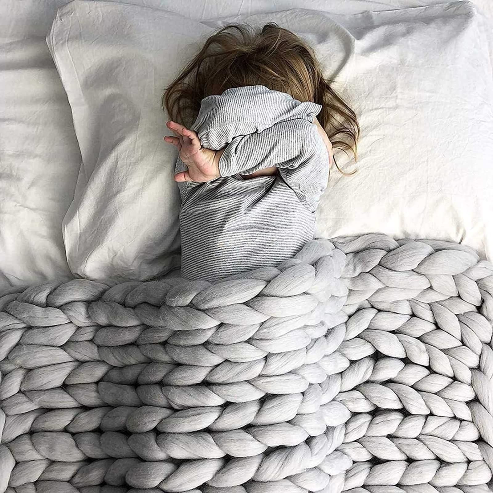 Chunky Knit Blanket - Soft & Cozy Large Knitted Throw for Bed, Sofa, or Yoga - Warm Yarn Blanket Home Decor Gift - Gray 47x59 inches (120x150cm) - Perfect for Living Room, Bedroom, and Cozy Winter Nights