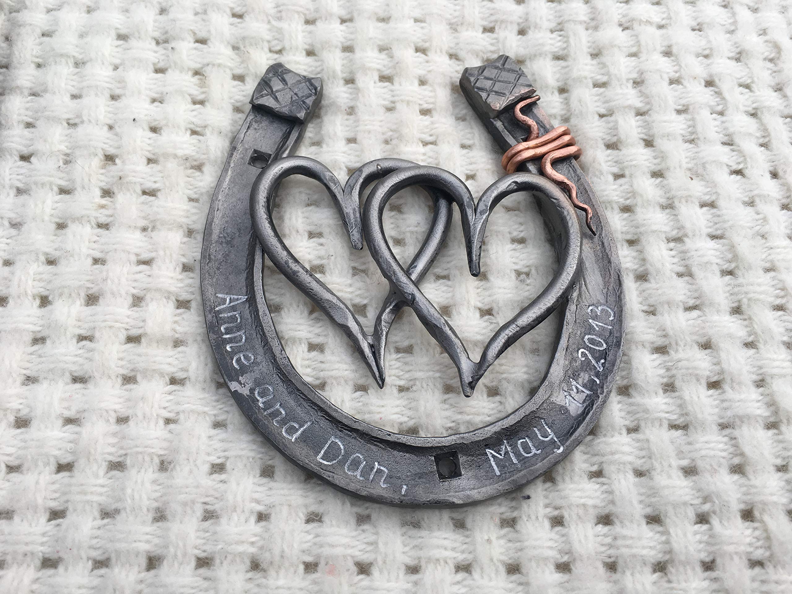 Personalized Iron Bowl & Horseshoe - Unique 6th Anniversary Gift for Couples, Iron Hearts Steel Bowl - Perfect for Romantic Celebrations & Home Decor