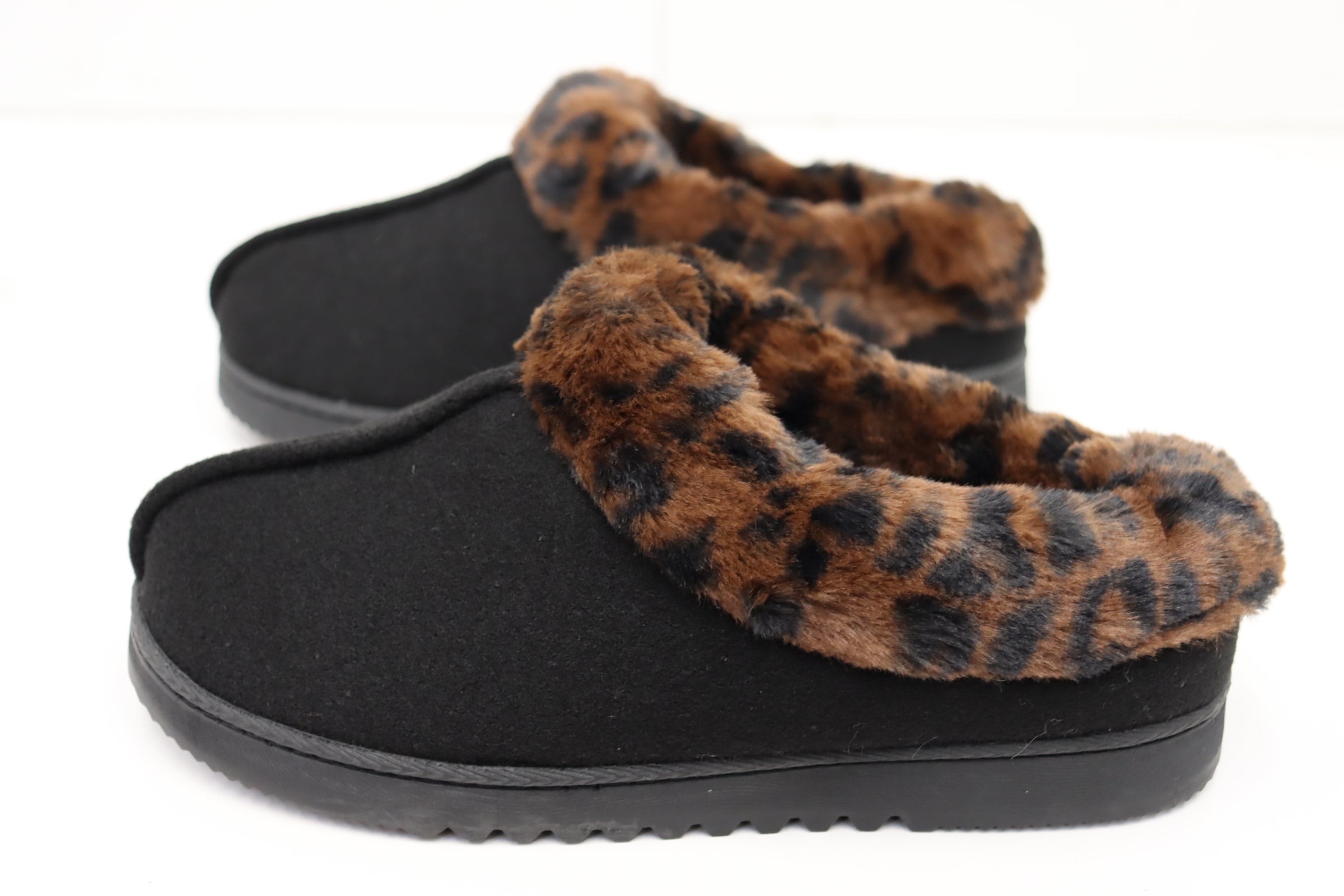 Dearfoams Women's Comfortable Chloe Soft Knit Clog Slippers - Cozy House Shoes for Indoor/Outdoor Wear, Perfect for Relaxing at Home, Lounging & Errands