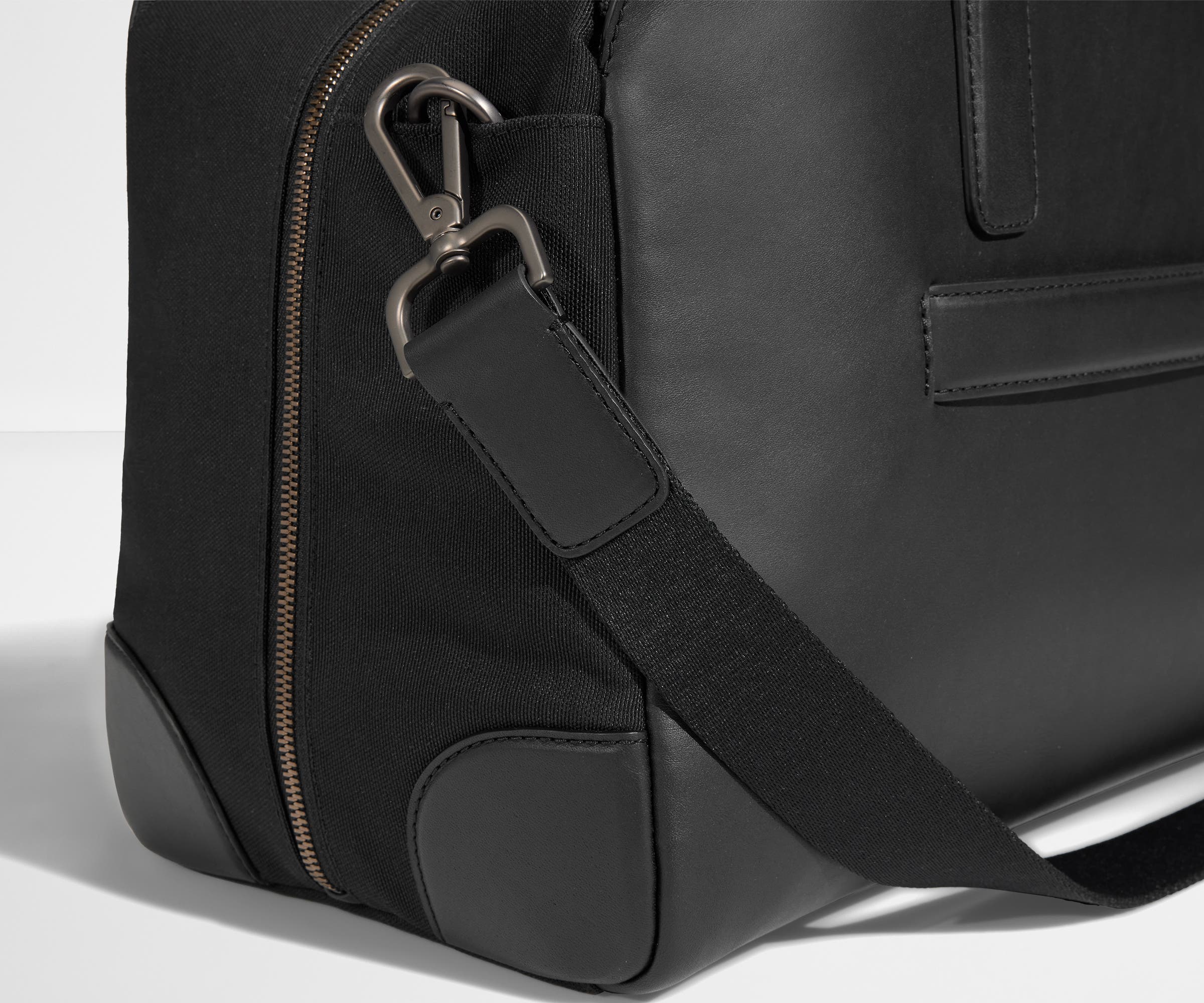 Premium Jet Black Leather Duffle Bag for Men & Women - Waterproof Travel Duffel with Shoulder Strap - Perfect for Gym, Business Trips & Weekend Getaways