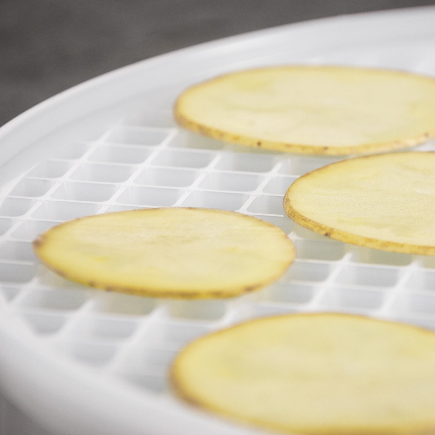 Börner Crispymaker 2-Piece Set (White) – Healthy Microwave Chip Maker for Low-Calorie, Fat-Free Potato & Vegetable Chips – Make Fresh Homemade Snacks – Perfect for Keto, Vegan & Healthy Lifestyle