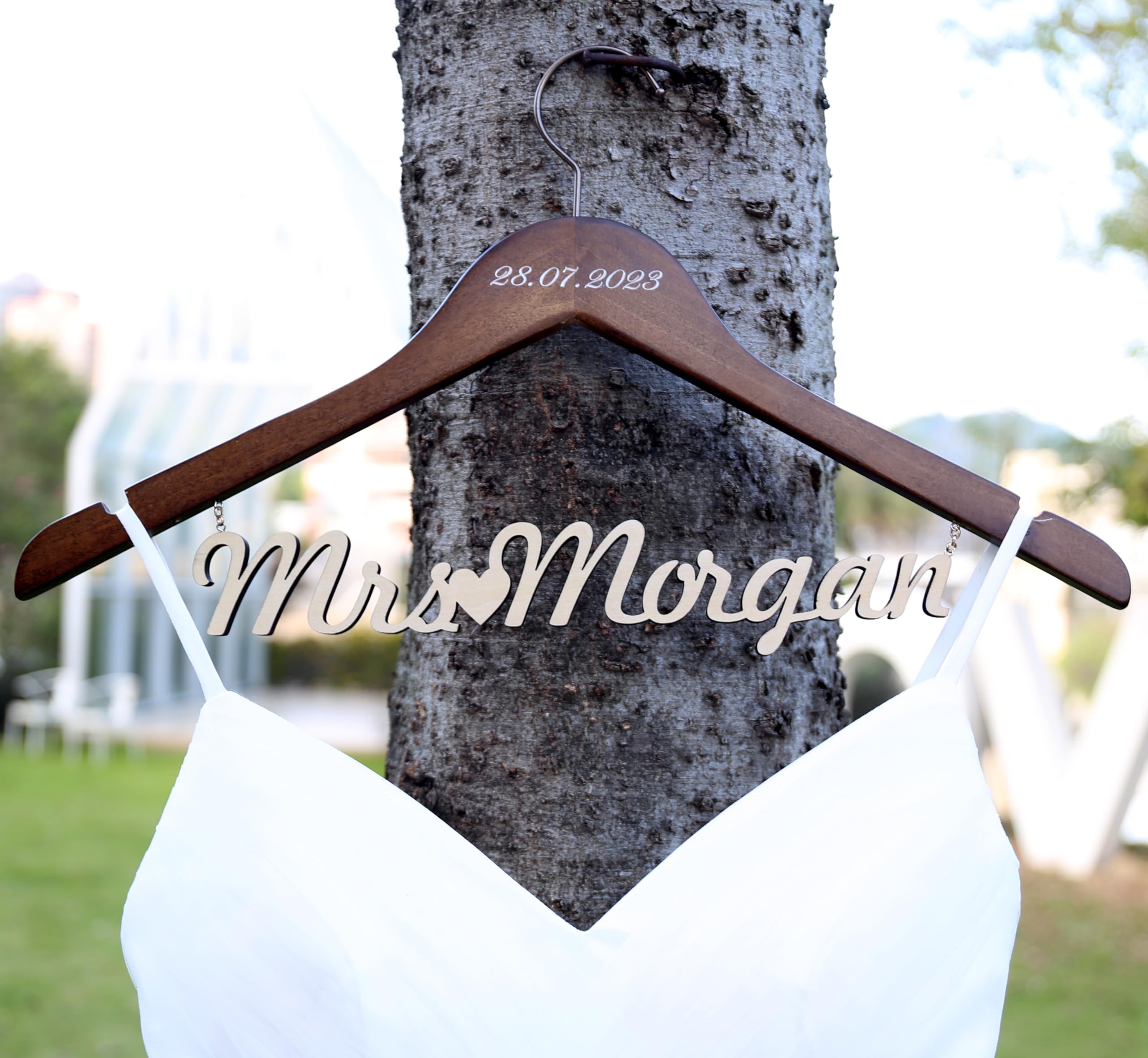 Personalized Wooden Bride & Wedding Hangers - Custom Engraved Name Hangers for Brides, Bridesmaids & Doctors - Perfect Wedding Gift & Keepsake for Special Occasions