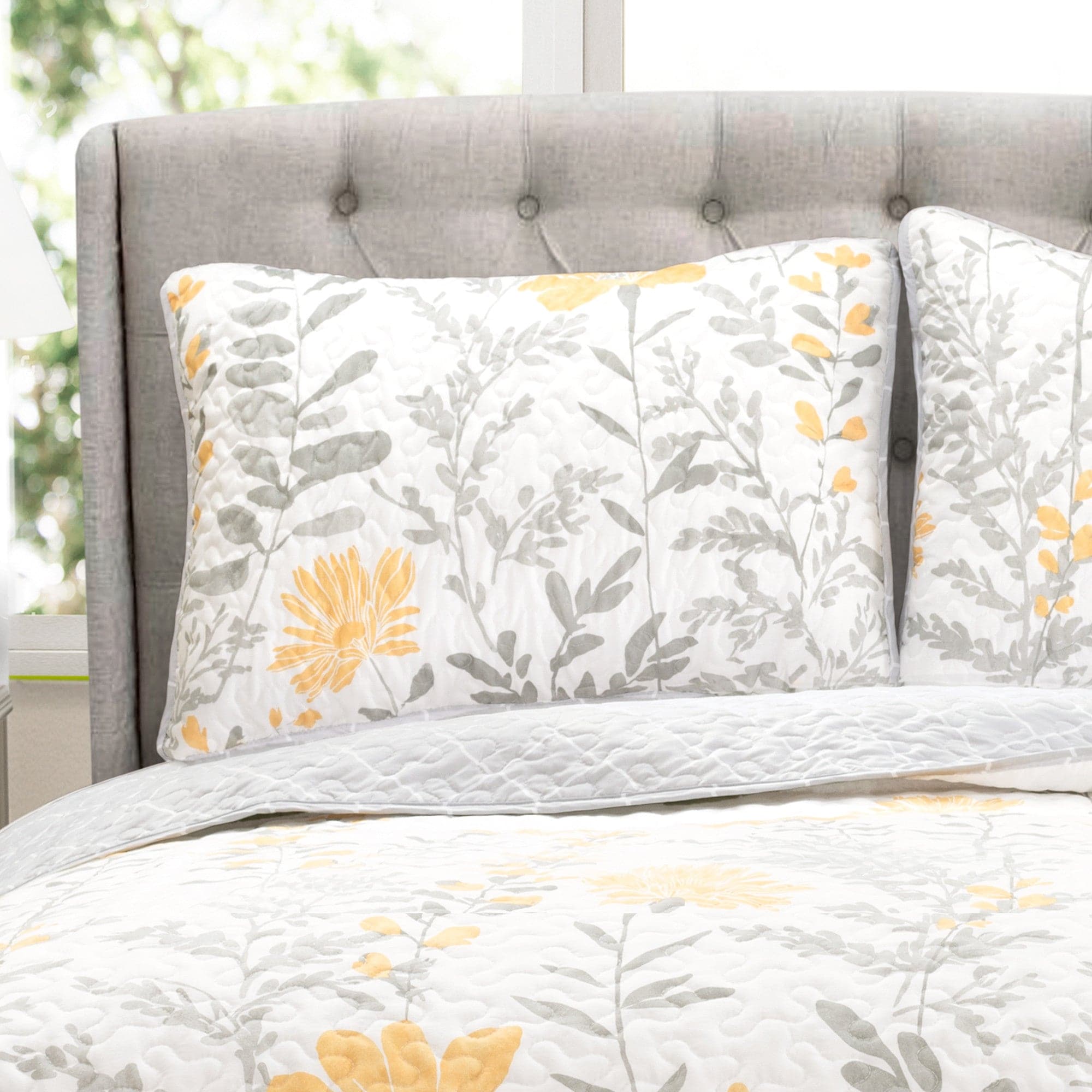 Aprile 3-Piece Quilt Set Queen Size - Soft Bedding Comforter Set with Pillow Shams - Perfect for Master Bedroom, Guest Room & Cozy Home Decor