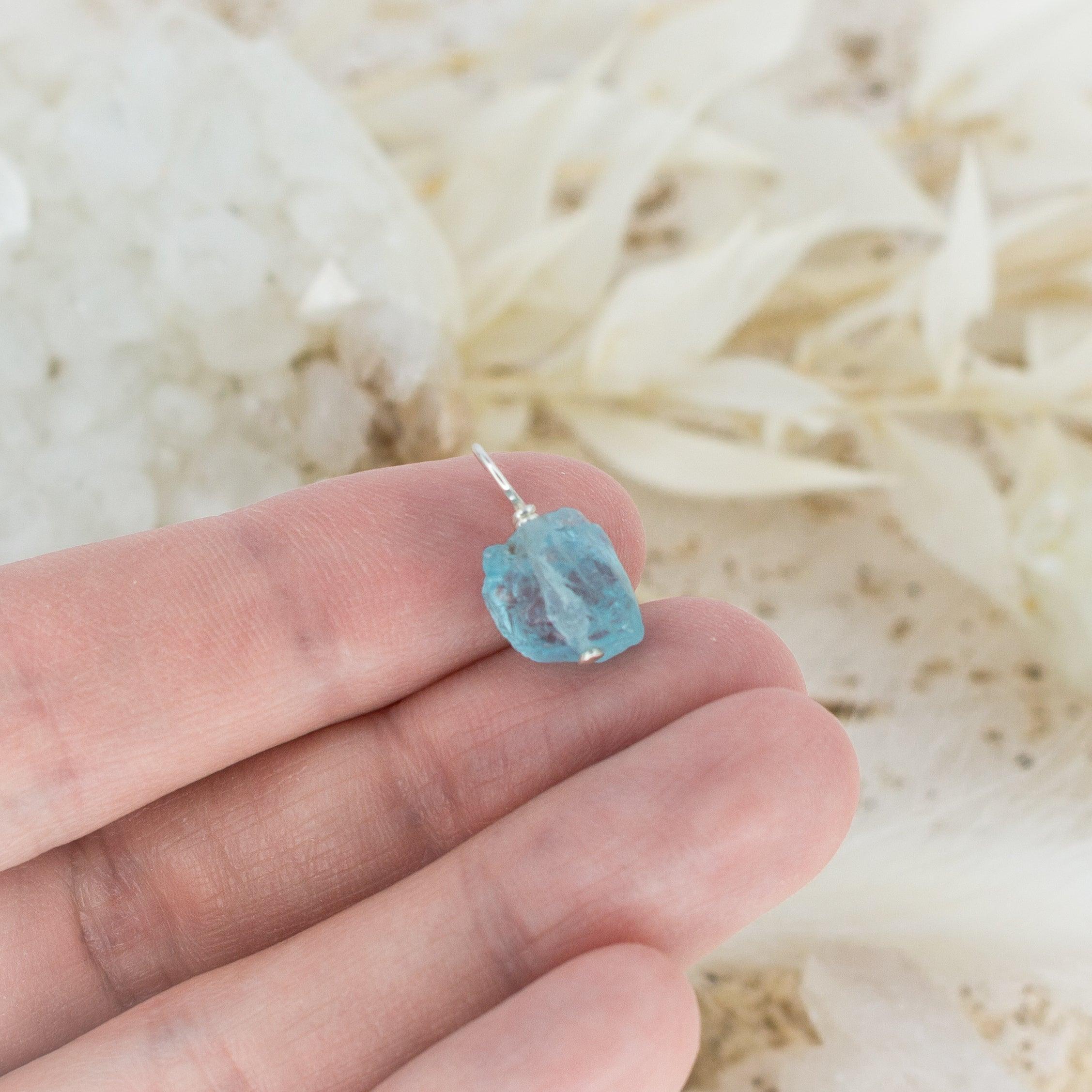 Natural Raw Apatite Crystal Pendant Necklace - Healing Stone Jewelry for Spiritual Energy & Chakra Balancing | Perfect for Meditation, Yoga & Everyday Wear