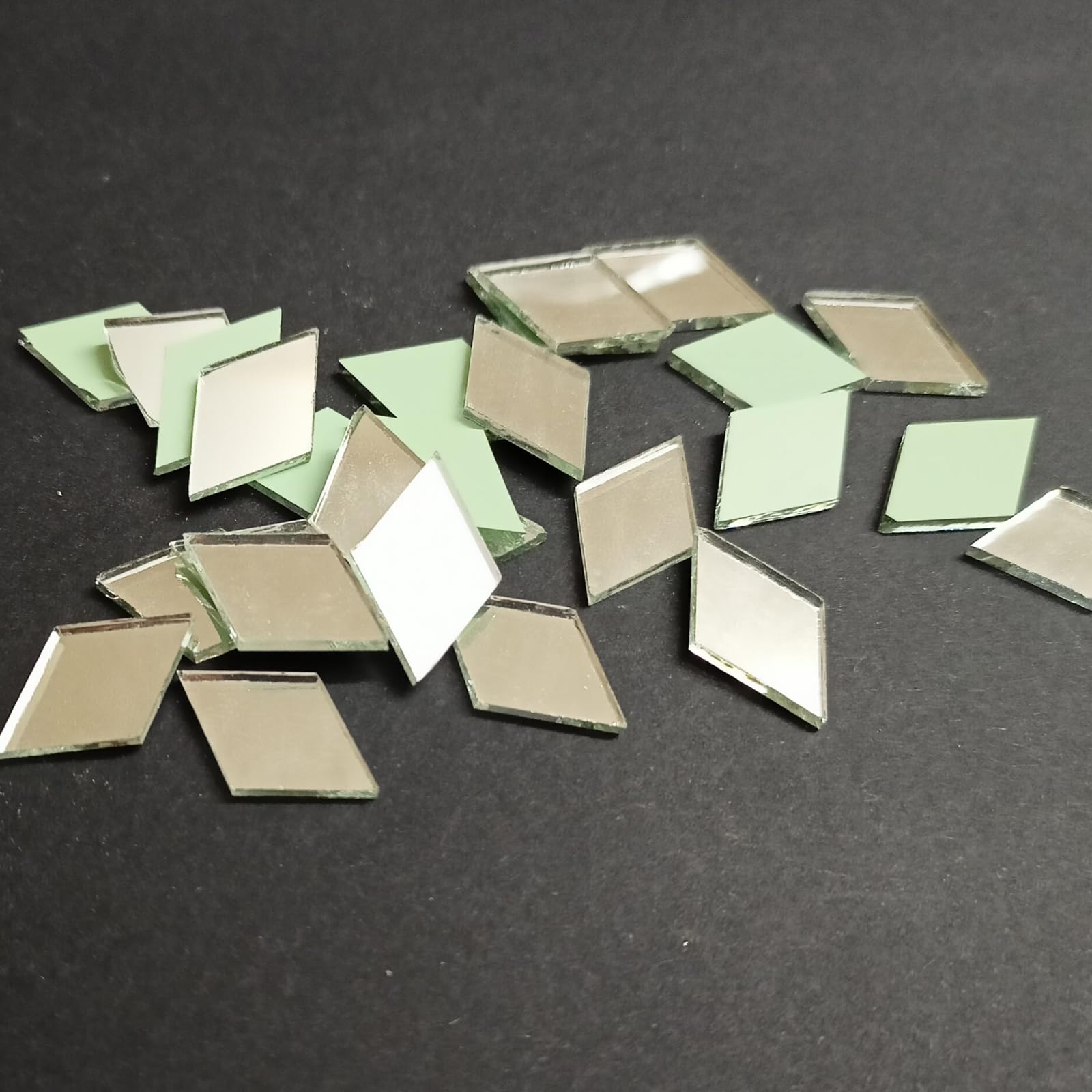 200 Pieces Diamond Shape Mirror Kit for Craft - 20mm Small Mirrors for Lippan Art, Jewelry Making, Sewing, School Projects (Includes Extra Replacement Pieces) - Perfect for DIY Home Decor, Wall Art, and Kids' Creative Activities