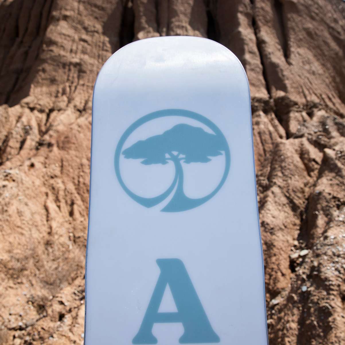 **2024 Arbor Women's Ethos Rocker Snowboard - All-Mountain Freestyle Board for Powder & Park Riding**