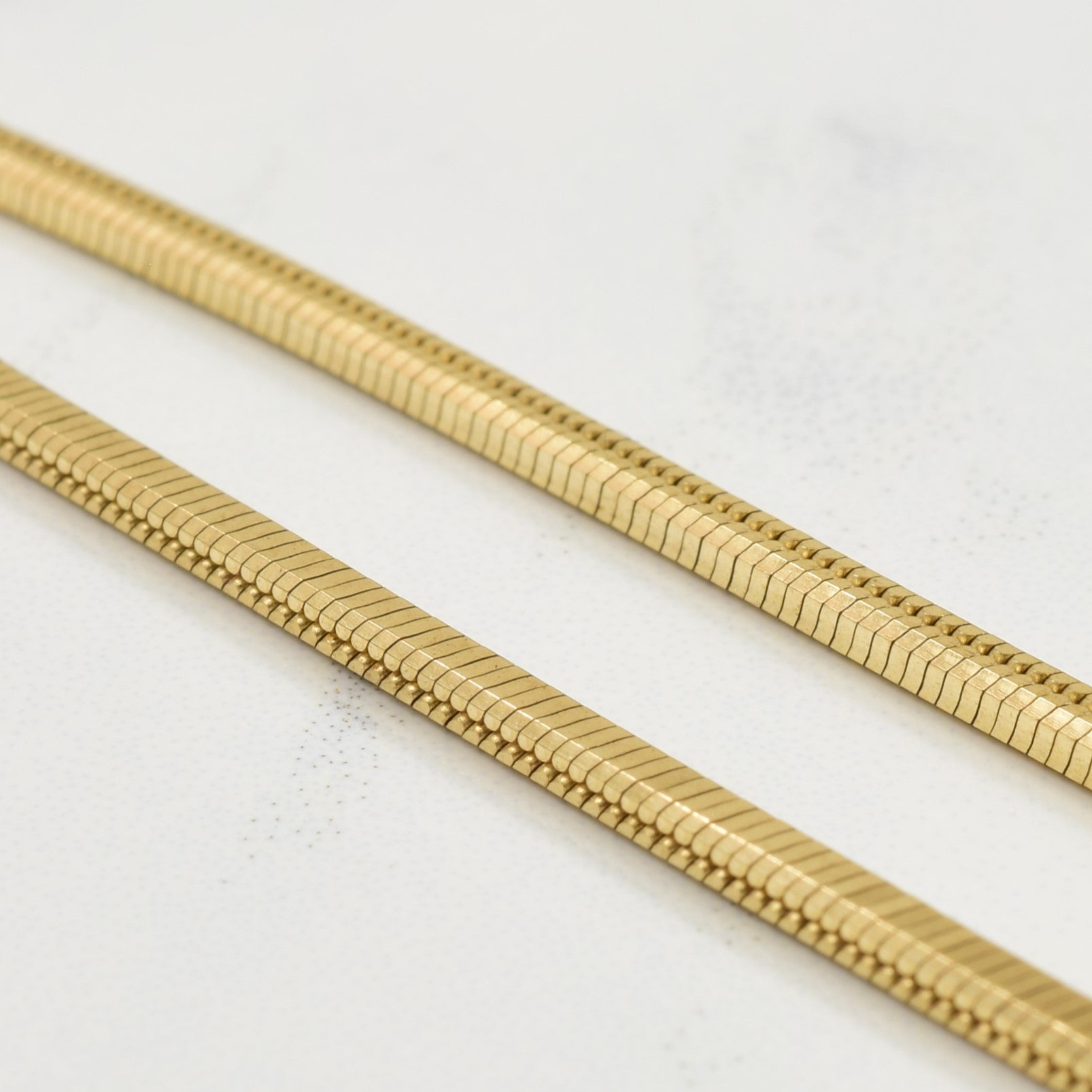 10K Yellow Gold Herringbone Chain Necklace 19.25 Inches - Elegant Layering Piece for Women's Jewelry Collection | Perfect for Everyday Wear, Special Occasions & Gift Giving