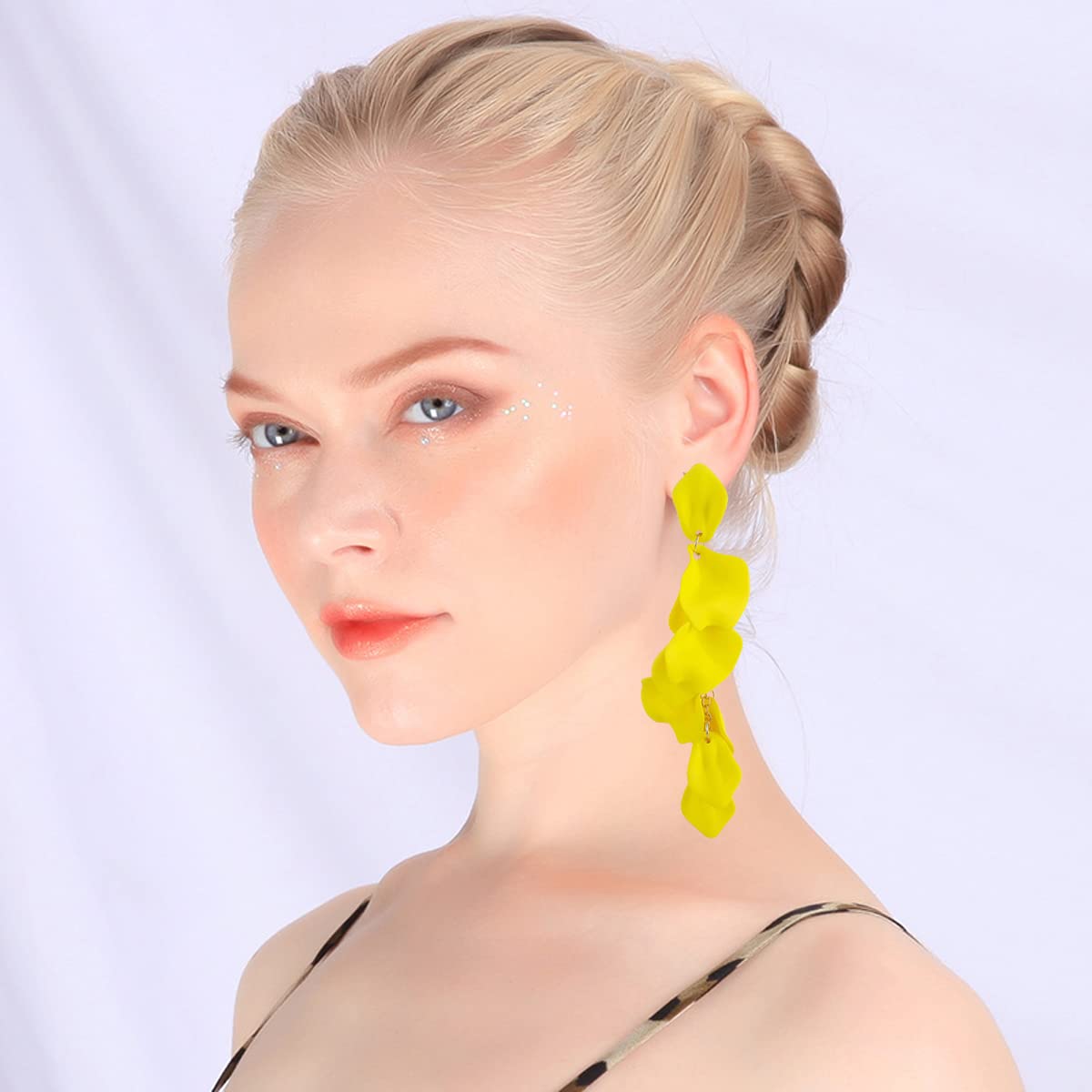 XYAYOU Acrylic Petal Dangle Earrings for Women - Long Drop Rose Flower Boho Fashion Earrings | Elegant Party, Wedding, Date Night & Special Occasion Accessories