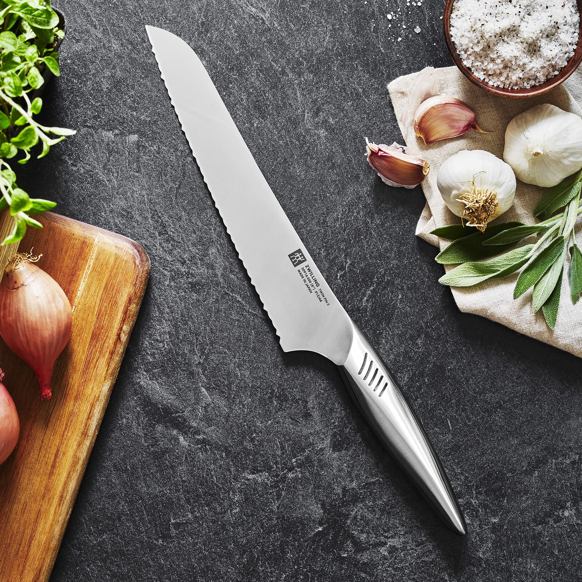 ZWILLING TWIN Fin II 8-inch Bread Knife - Premium German Stainless Steel Blade for Slicing Bread, Cakes & Pastries - Perfect for Home Baking, Professional Kitchens & Gift Giving