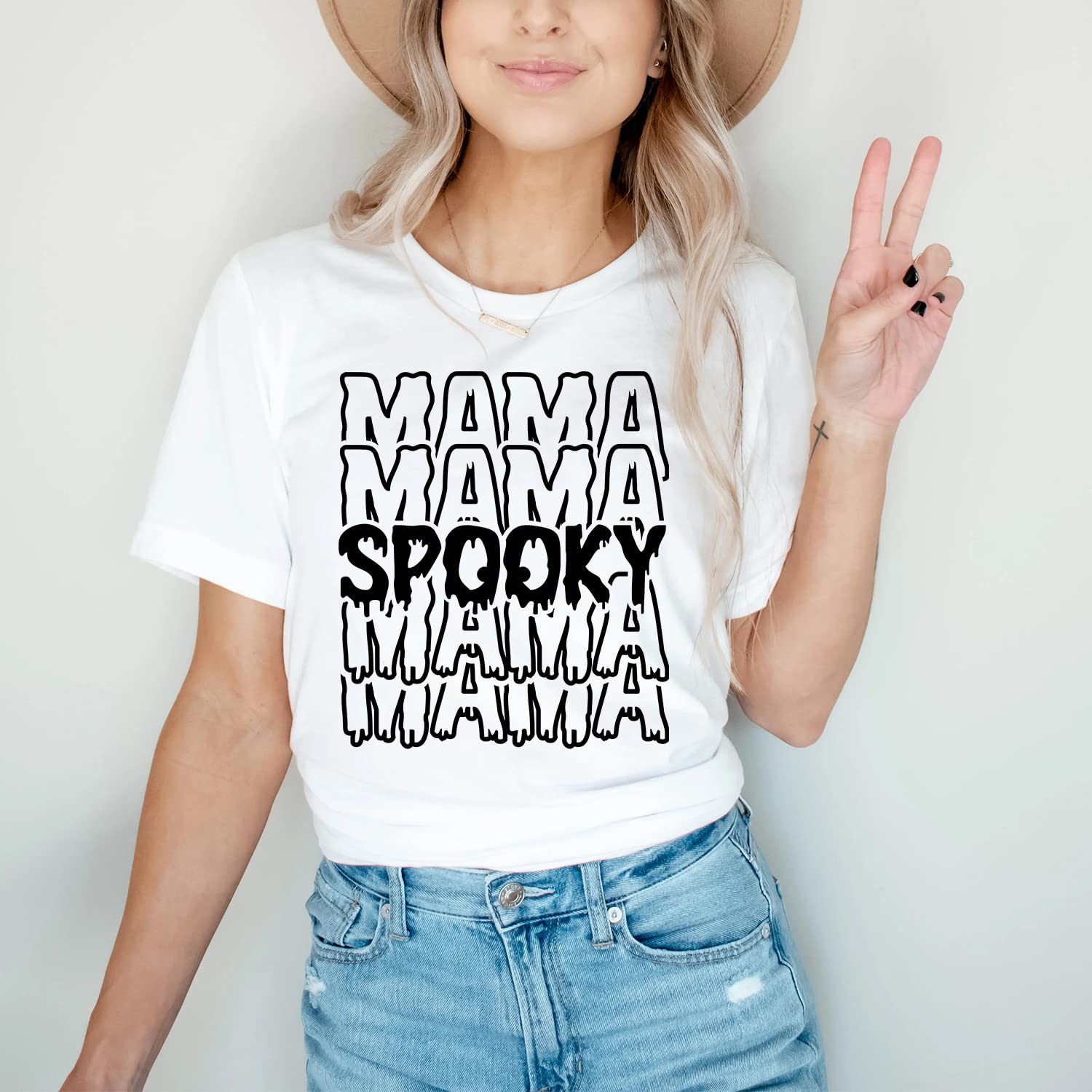 Spooky Mama Halloween T-Shirt for Women - Witch Mom Shirt for Spooky Season & Halloween Parties - Perfect for Costumes, Trick or Treating & Festive Celebrations