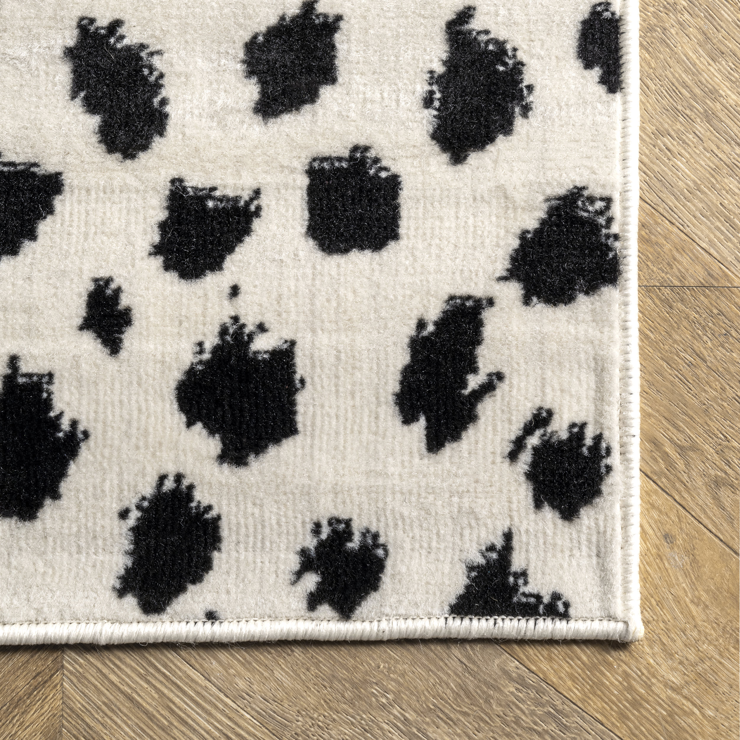 Cheetah Print Area Rug - Soft Beige Faux Fur Carpet for Living Room, Bedroom & Nursery Decor