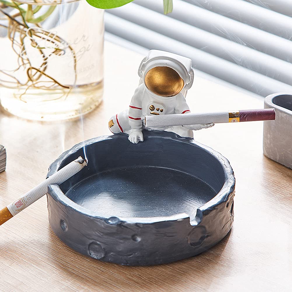 Premium Astronaut-Themed Cigar Ashtray - Modern Decorative Ashtray for Home, Office, Indoor & Outdoor Use - Perfect for Patio, Man Cave, and Smoking Lounges