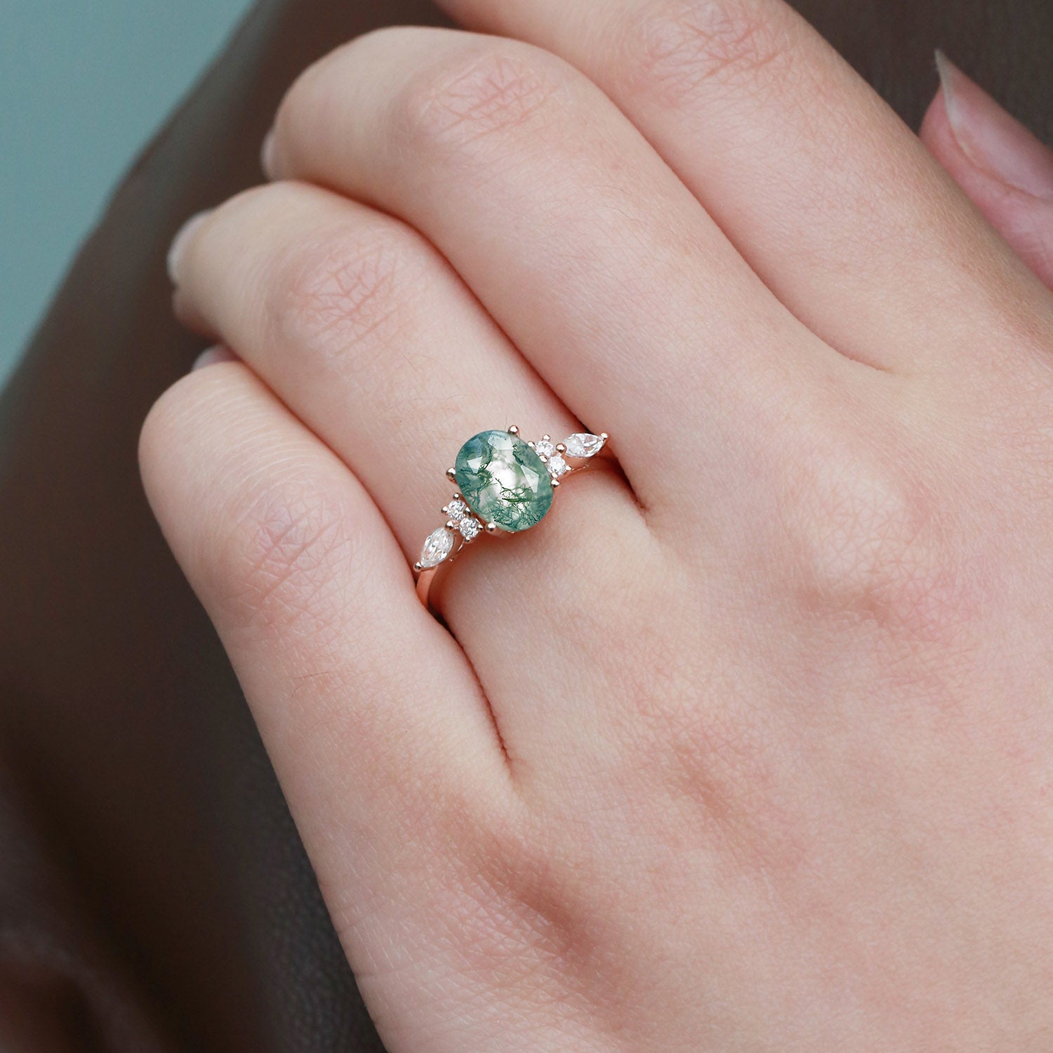 Oval Moss Agate Classic Engagement Ring - Vintage Inspired Wedding Band for Women, Dainty Solitaire Promise Ring - Perfect for Proposals, Anniversaries & Romantic Occasions