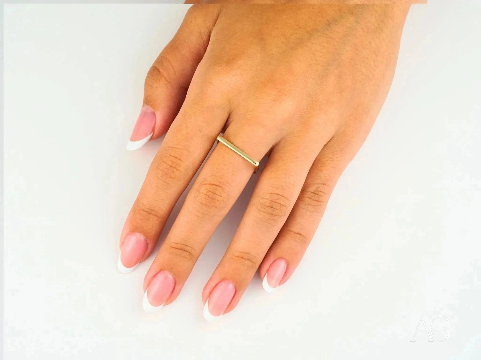 18K Yellow Gold Minimalist Square Ring for Women - Elegant & Luxurious Jewelry Gift for Anniversary, Wedding, or Special Occasions