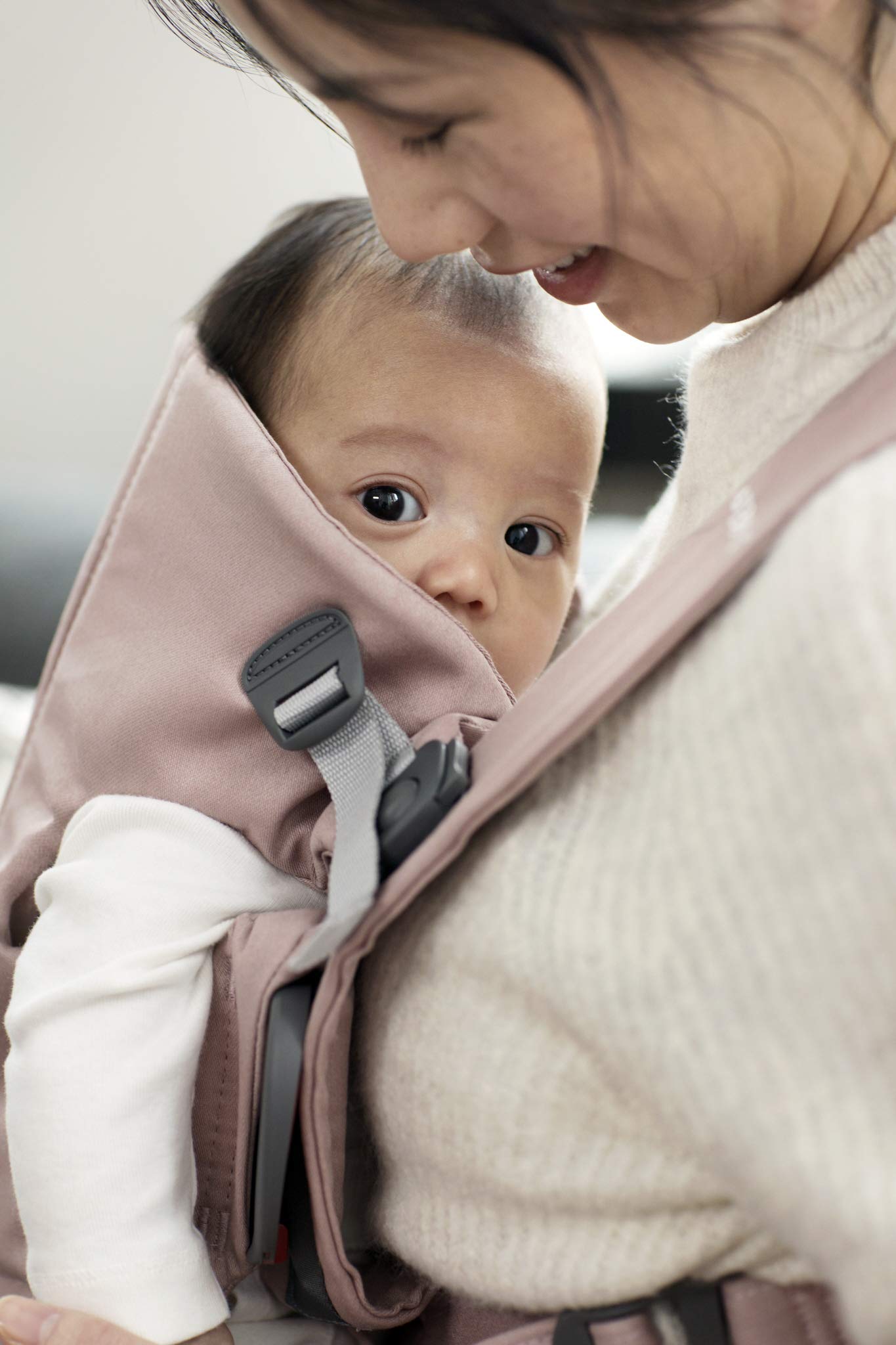BabyBjörn Baby Carrier Mini - Soft Cotton Newborn Carrier for 7-25 lbs (Dusty Pink) | Ergonomic & Easy-to-Use Infant Sling | Perfect for Hands-Free Parenting, Shopping & Outdoor Adventures
