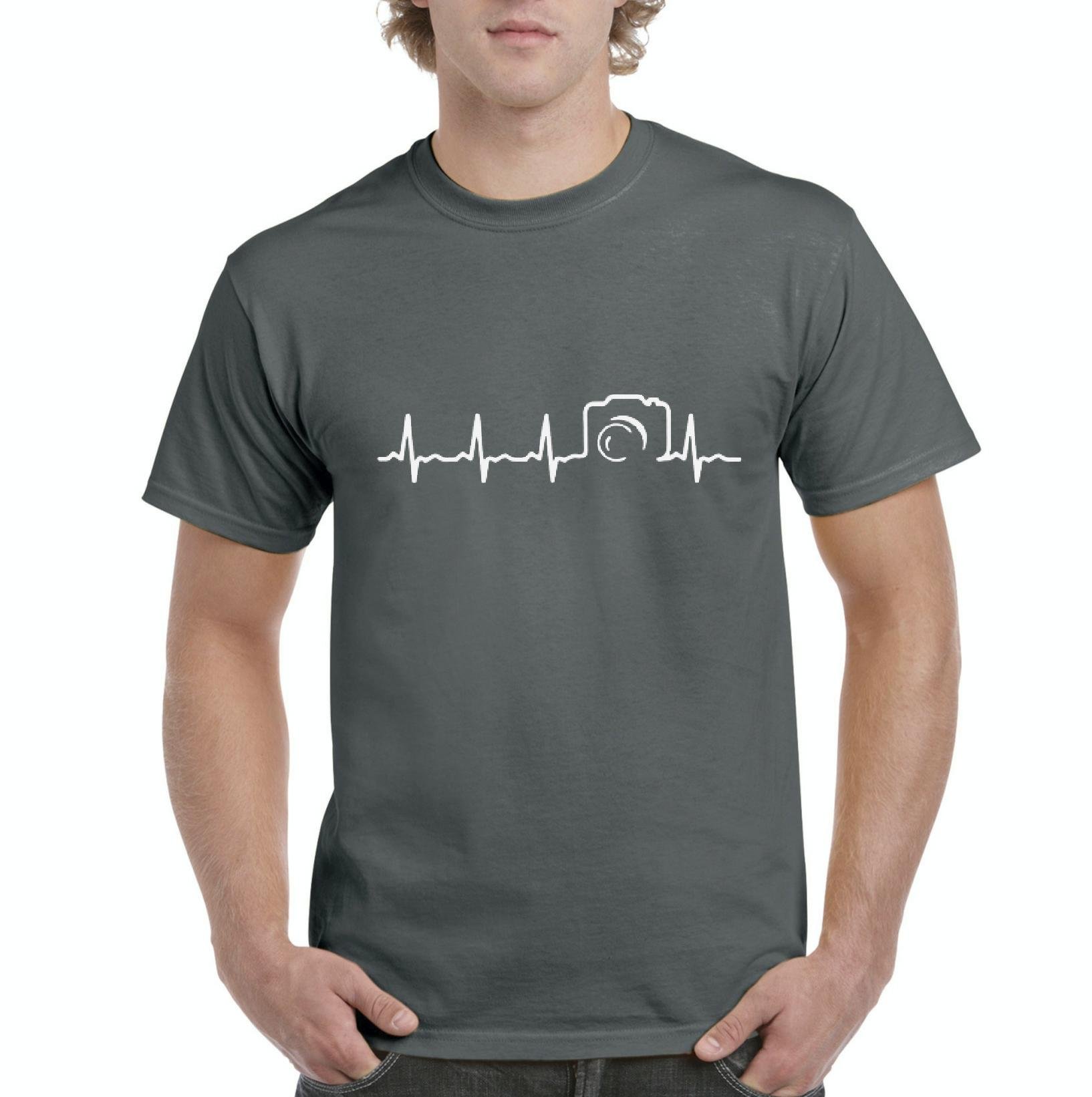 Vintage Camera & Heartbeat Design Men's T-Shirt - Soft Cotton Novelty Graphic Tee for Photographers & Art Lovers - Perfect for Casual Wear, Photography Events & Creative Outfits