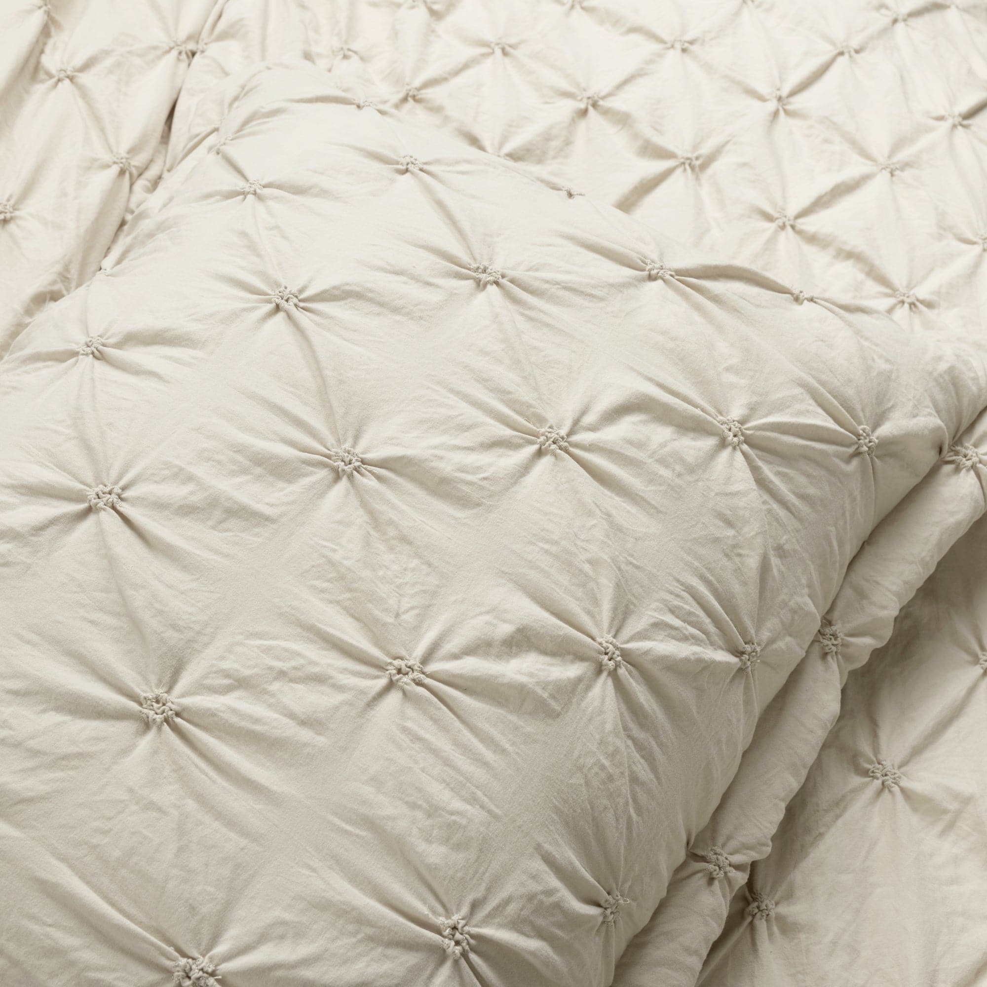 Ravello Pintuck 3-Piece Duvet Cover Set - Soft Luxury Bedding for Master & Guest Bedrooms - Perfect for Modern & Traditional Home Decor