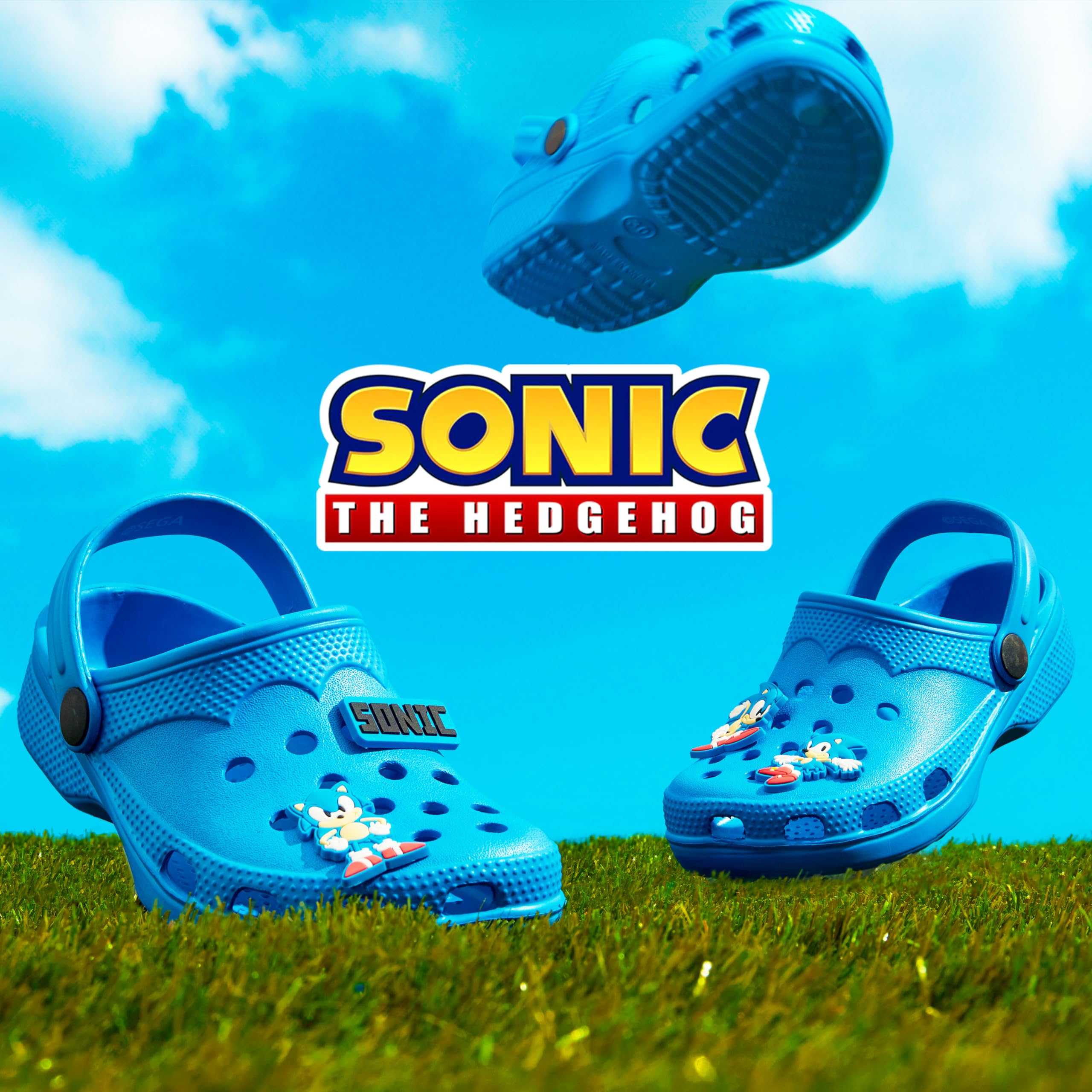 Sonic The Hedgehog Boys Clogs with Removable Rubber Charms - Comfortable Kids Slippers for Gamers - Perfect Gift for Birthday, Christmas & Gaming Enthusiasts