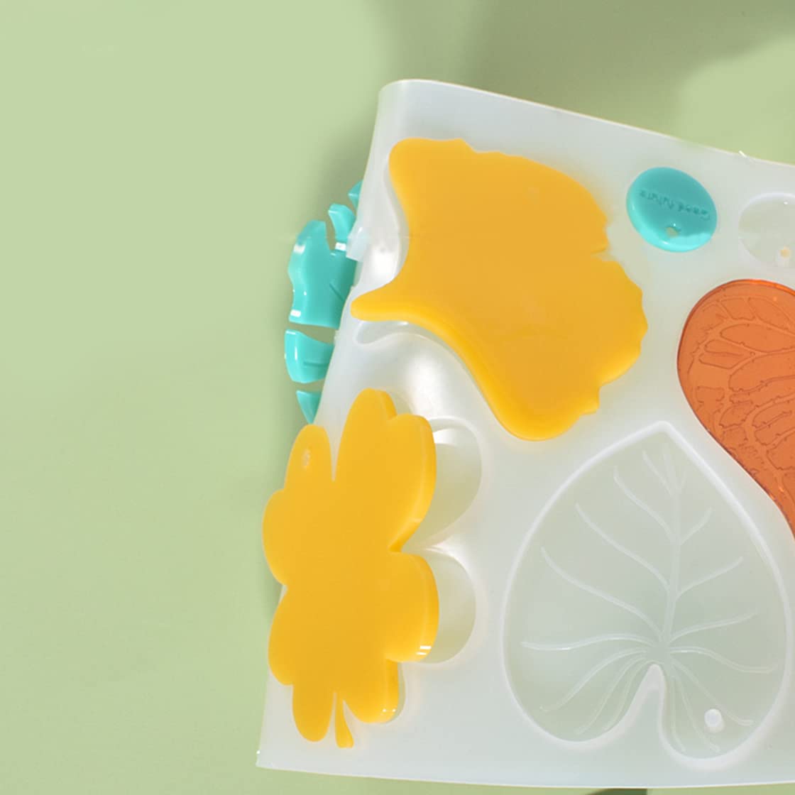 DIY Resin Keychain Molds - Leaf Silicone Molds for Jewelry Casting, Epoxy Bookmark Molds - Plant Shape Pendant Charm Art Craft Ornaments - Perfect for DIY Jewelry Making, Home Decor, and Gift Projects
