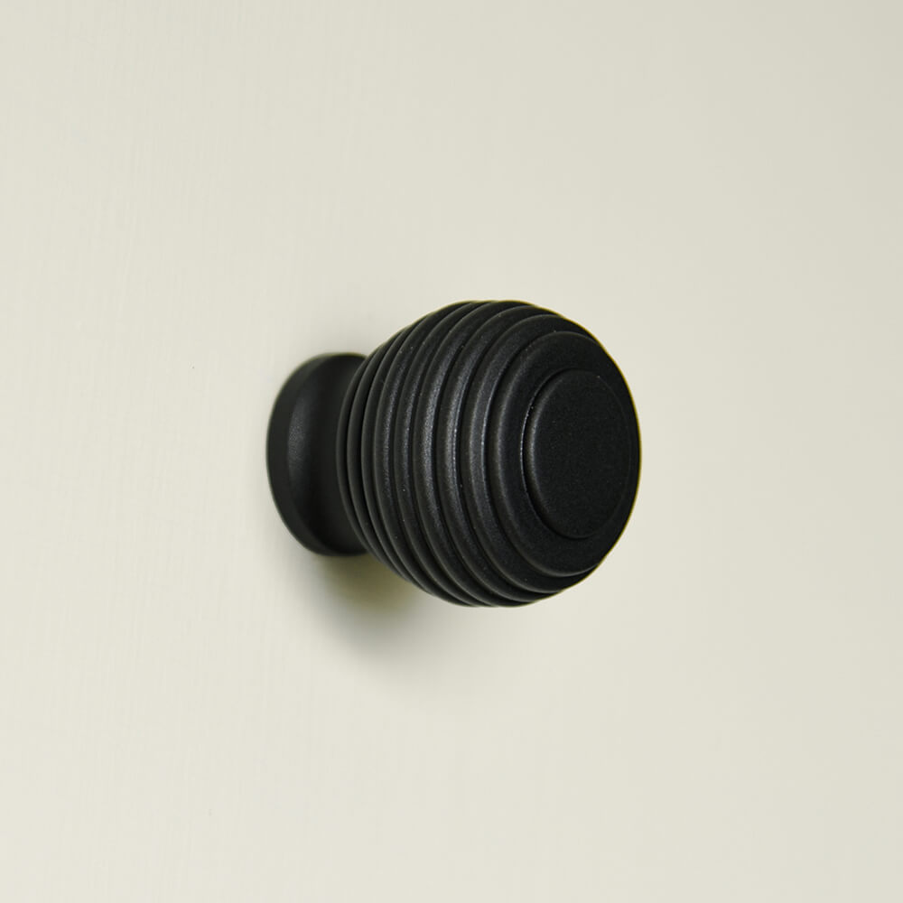 Zero Black Queen Anne Cabinet Knob - Vintage Style Drawer Pulls for Kitchen Cabinets, Dressers & Furniture Hardware - Perfect for Home Renovation & DIY Projects
