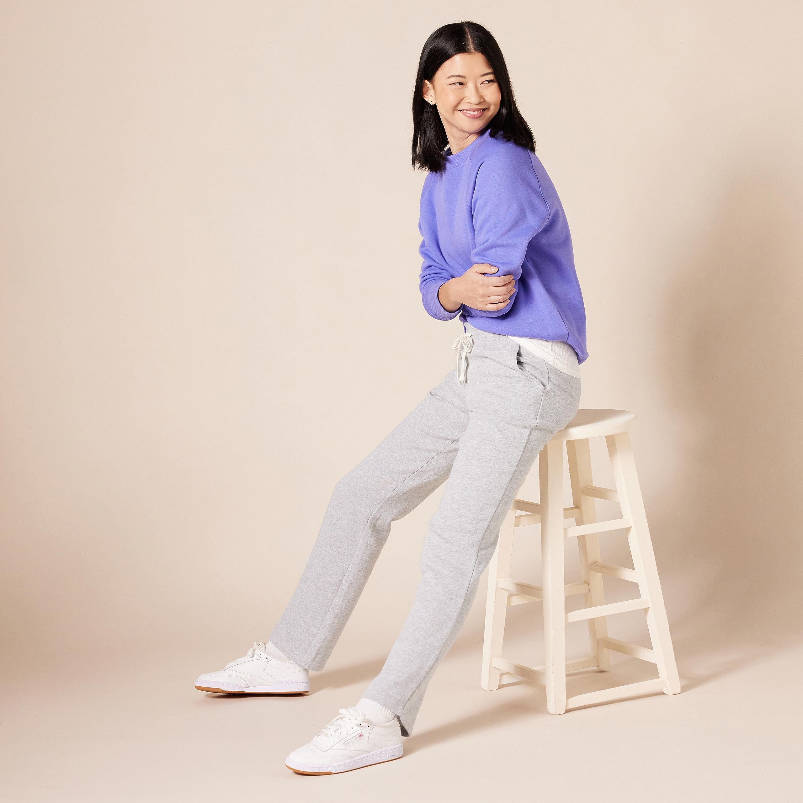 Amazon Essentials Women's Fleece Straight Leg Sweatpants - Comfortable Lounge Pants for Casual Wear, Yoga & Home Relaxation (Plus Size Available)