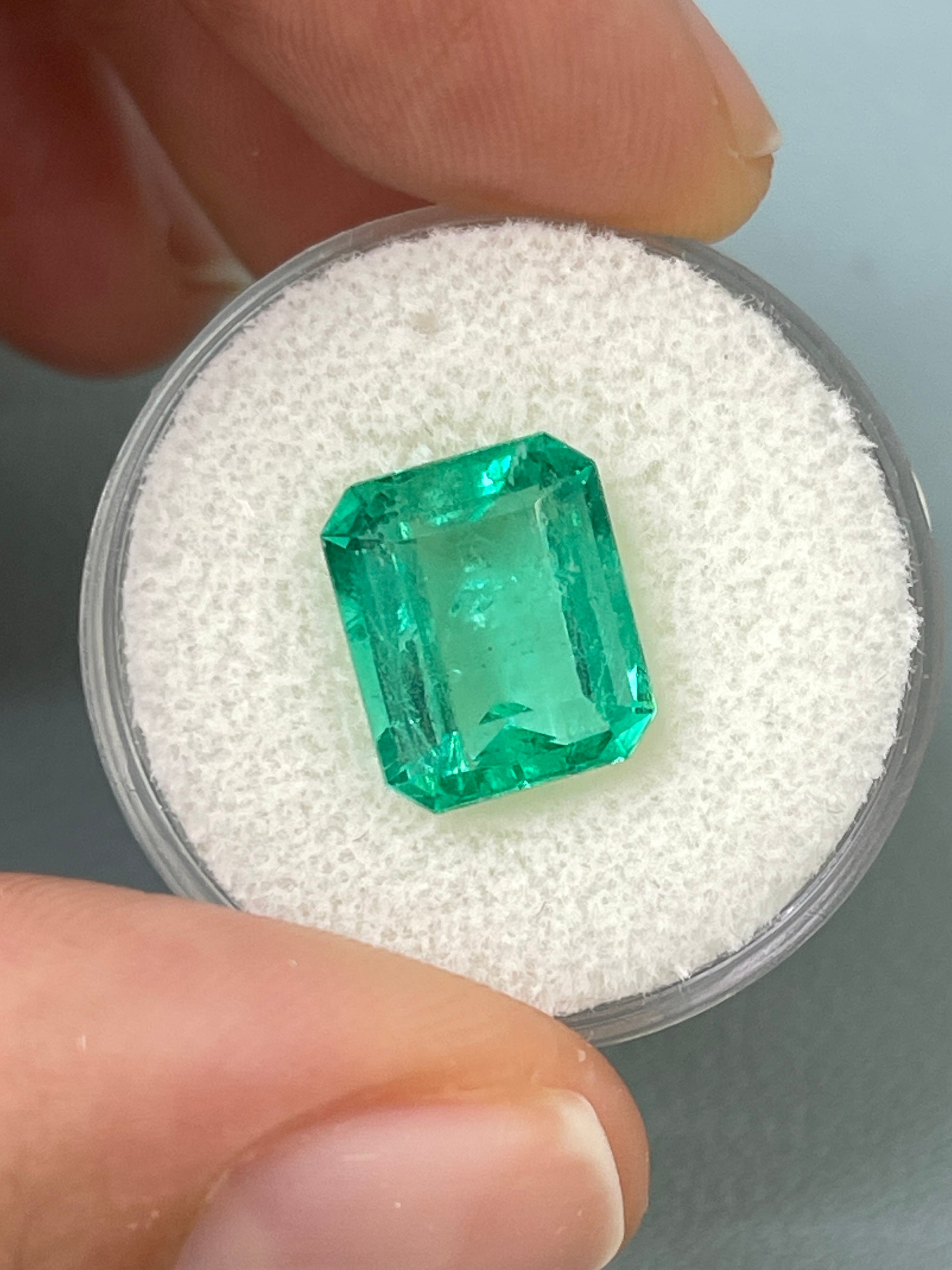 5.02 Carat 11.5x9mm Natural Loose Colombian Emerald Gemstone - Classic Emerald Cut for Jewelry Making, Engagement Rings & Luxury Gifts