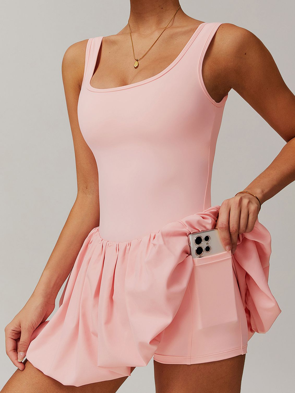ZASUWA Women's Solid Color U-Neck Backless 2-in-1 Pleated Tennis Dress - Perfect for Tennis, Workouts & Summer Fashion