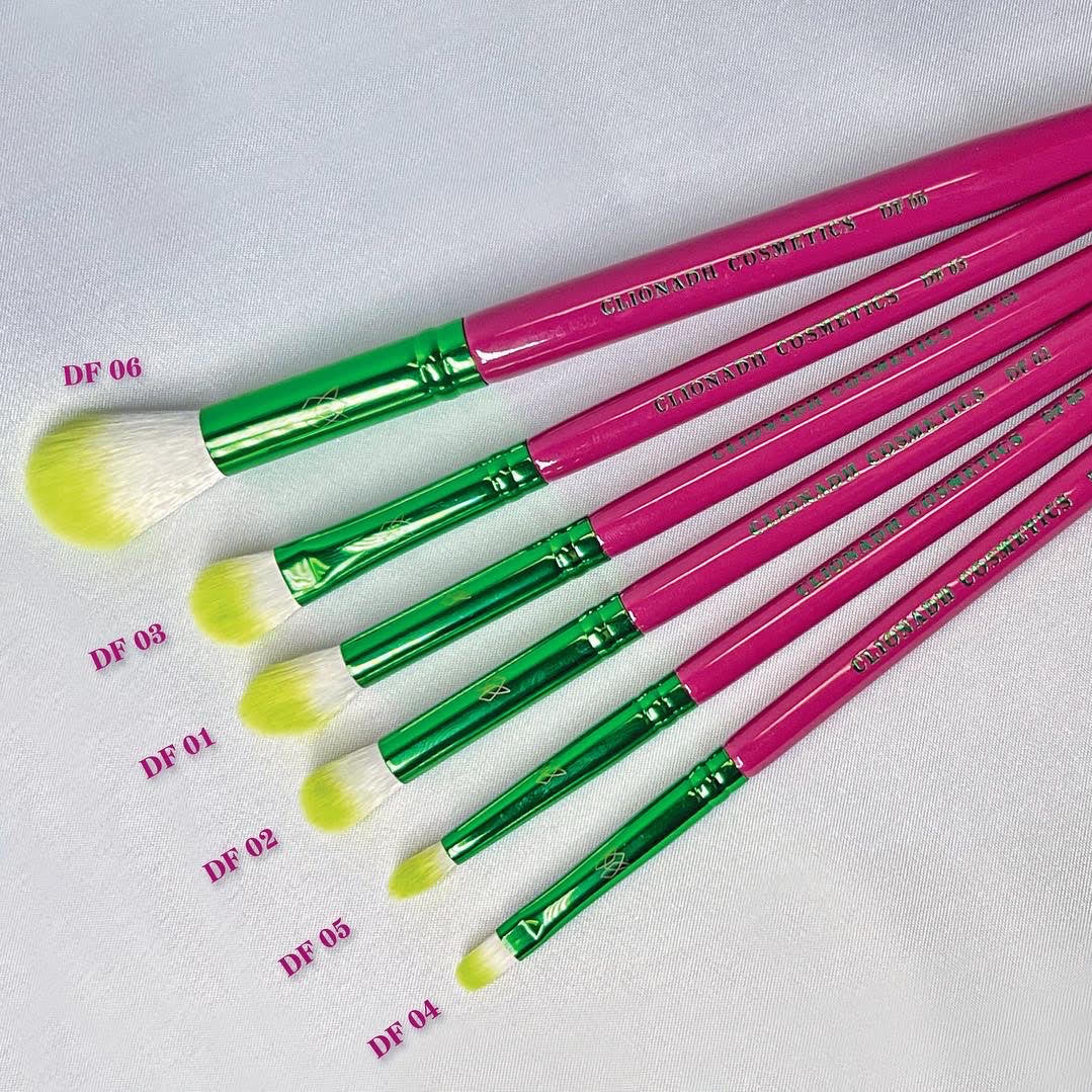 Premium Dragon Fruit Brush Set - 6 Piece Makeup Brush Kit for Flawless Blending & Contouring - Perfect for Professional & Home Makeup Application
